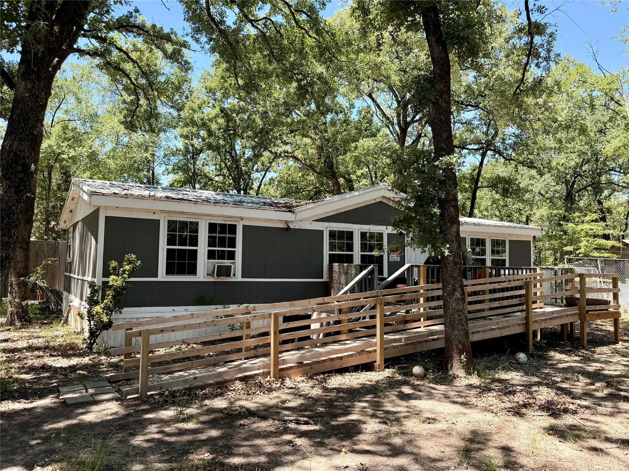Mobile Home For Sale in Henderson County , 115 Fernwood Drive, Mabank, Texas 75156, 3 Bedrooms, 2 Bathrooms, Garage spaces, 1,144 Sqft, built in 1997, Price $117,000, mls#21261290, Real Estate Agent in Mabank, Homes For Sale in Henderson county, Homes For Sale in Mabank, Realtor in Mabank Texas, Real Estate Brokerage Independent Realty Texas, Luminita Cordes Realtor