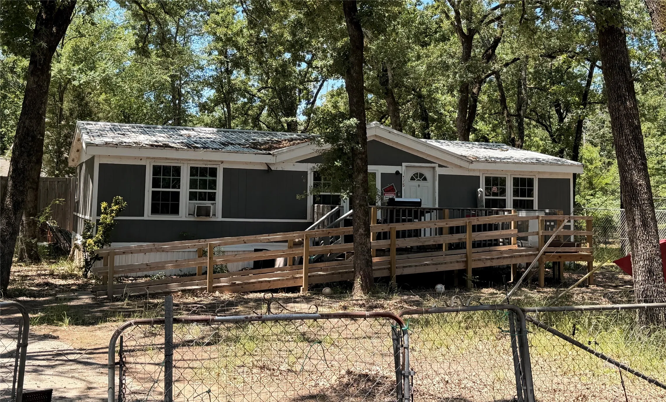Mobile Home For Sale in Henderson County , 115 Fernwood Drive, Mabank, Texas 75156, 3 Bedrooms, 2 Bathrooms, Garage spaces, 1,144 Sqft, built in 1997, Price $117,000, mls#21261290, Real Estate Agent in Mabank, Homes For Sale in Henderson county, Homes For Sale in Mabank, Realtor in Mabank Texas, Real Estate Brokerage Independent Realty Texas, Luminita Cordes Realtor