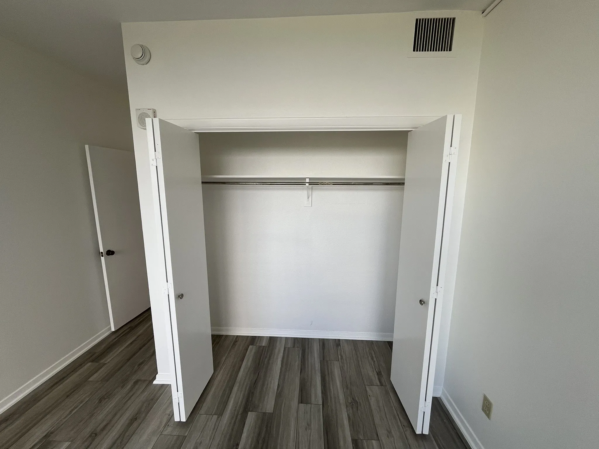 Condominium For Sale in Dallas County , 5200 Keller Springs Road 526, Dallas, Texas 75248, 2 Bedroom, 2 Bathroom, Garage spaces, 1,685 Sqft, built in 1981, Price $290,000, mls#21282201, Real Estate Agent in Dallas, Homes For Sale in Dallas county, Homes For Sale in Dallas, Realtor in Dallas Texas, Real Estate Brokerage Independent Realty Texas, Luminita Cordes Realtor