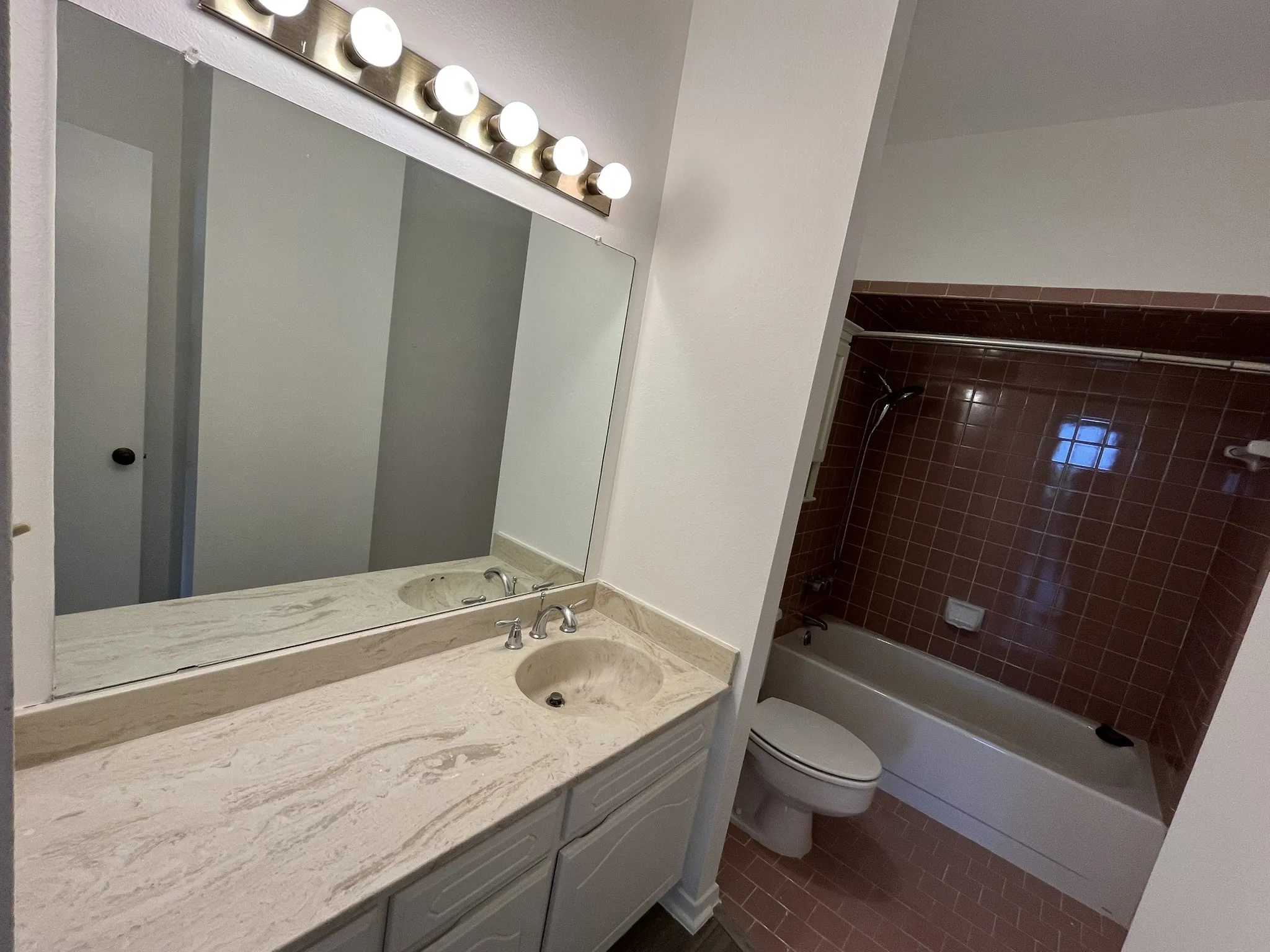 Condominium For Sale in Dallas County , 5200 Keller Springs Road 526, Dallas, Texas 75248, 2 Bedroom, 2 Bathroom, Garage spaces, 1,685 Sqft, built in 1981, Price $290,000, mls#21282201, Real Estate Agent in Dallas, Homes For Sale in Dallas county, Homes For Sale in Dallas, Realtor in Dallas Texas, Real Estate Brokerage Independent Realty Texas, Luminita Cordes Realtor