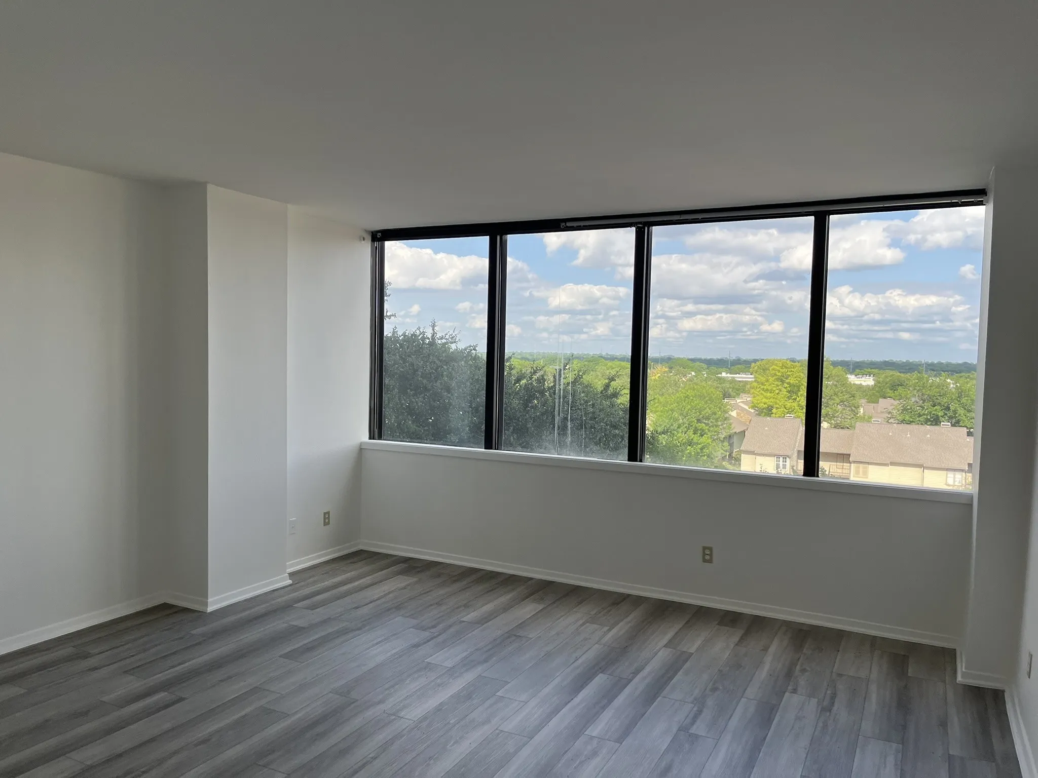 Condominium For Sale in Dallas County , 5200 Keller Springs Road 526, Dallas, Texas 75248, 2 Bedroom, 2 Bathroom, Garage spaces, 1,685 Sqft, built in 1981, Price $290,000, mls#21282201, Real Estate Agent in Dallas, Homes For Sale in Dallas county, Homes For Sale in Dallas, Realtor in Dallas Texas, Real Estate Brokerage Independent Realty Texas, Luminita Cordes Realtor