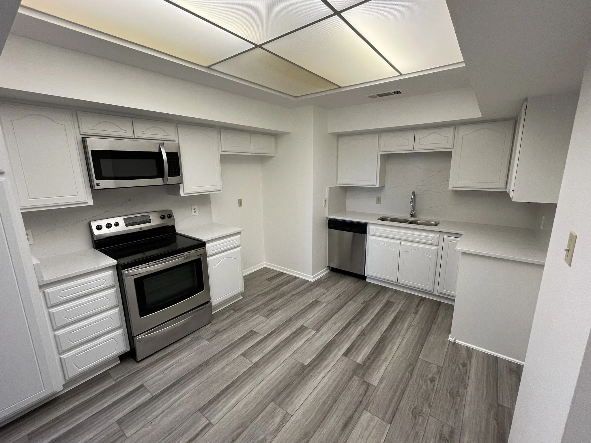 Condominium For Sale in Dallas County , 5200 Keller Springs Road 526, Dallas, Texas 75248, 2 Bedroom, 2 Bathroom, Garage spaces, 1,685 Sqft, built in 1981, Price $290,000, mls#21282201, Real Estate Agent in Dallas, Homes For Sale in Dallas county, Homes For Sale in Dallas, Realtor in Dallas Texas, Real Estate Brokerage Independent Realty Texas, Luminita Cordes Realtor