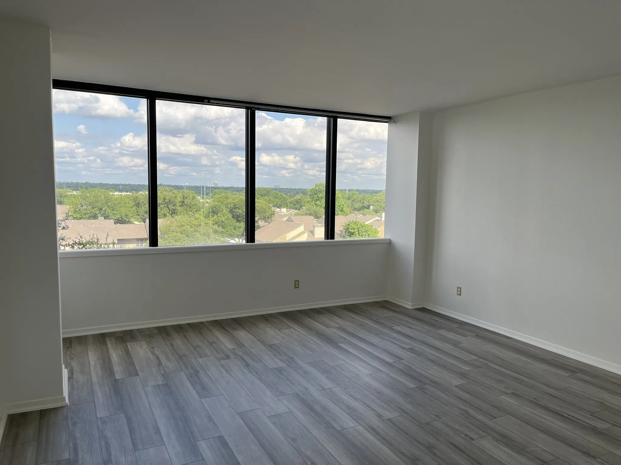 Condominium For Sale in Dallas County , 5200 Keller Springs Road 526, Dallas, Texas 75248, 2 Bedroom, 2 Bathroom, Garage spaces, 1,685 Sqft, built in 1981, Price $290,000, mls#21282201, Real Estate Agent in Dallas, Homes For Sale in Dallas county, Homes For Sale in Dallas, Realtor in Dallas Texas, Real Estate Brokerage Independent Realty Texas, Luminita Cordes Realtor