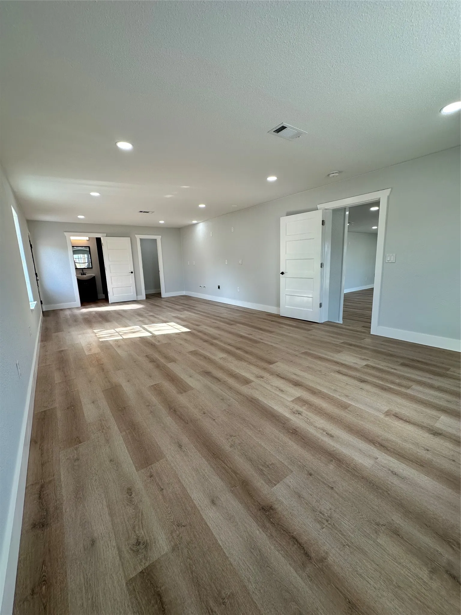 Business For Rent in Johnson County , 6033 S Highway 67 Highway S, Alvarado, Texas 76009, 0, 0, Garage spaces, 2,655 Sqft, built in 1975, Price $1,750, mls#21279446, Real Estate Agent in Alvarado, Homes For Rent in Johnson county, Homes For Rent in Alvarado, Realtor in Alvarado Texas, Real Estate Brokerage Independent Realty Texas, Luminita Cordes Realtor