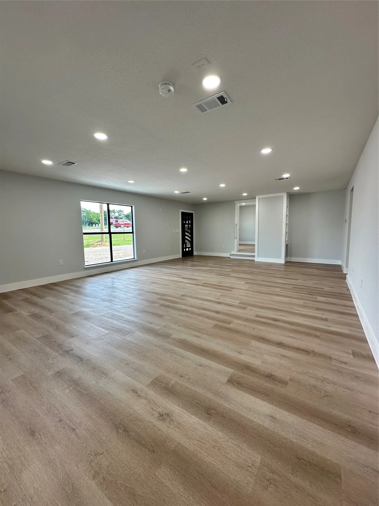 Business For Rent in Johnson County , 6033 S Highway 67 Highway S, Alvarado, Texas 76009, 0, 0, Garage spaces, 2,655 Sqft, built in 1975, Price $1,750, mls#21279446, Real Estate Agent in Alvarado, Homes For Rent in Johnson county, Homes For Rent in Alvarado, Realtor in Alvarado Texas, Real Estate Brokerage Independent Realty Texas, Luminita Cordes Realtor