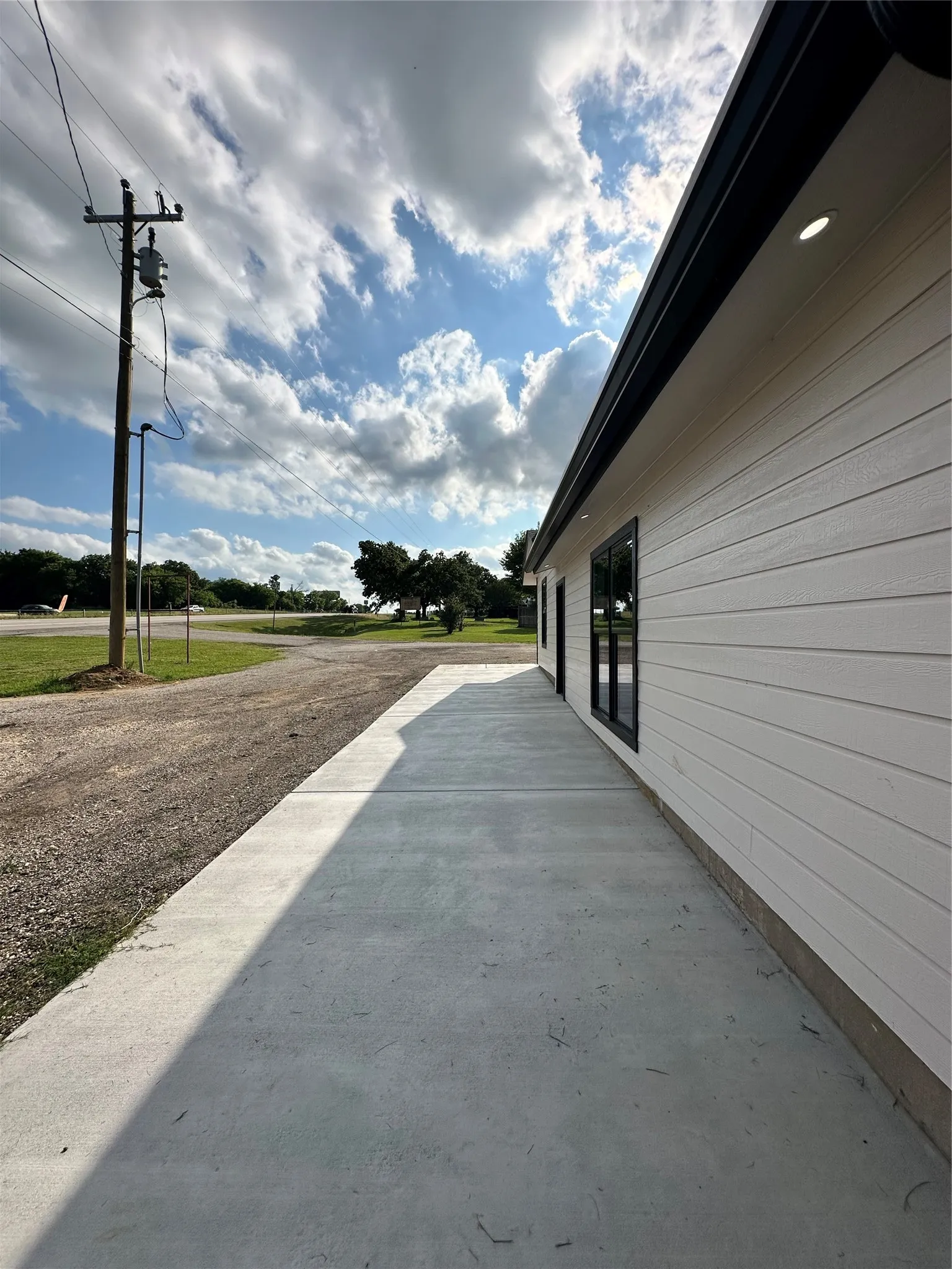 Business For Rent in Johnson County , 6033 S Highway 67 Highway S, Alvarado, Texas 76009, 0, 0, Garage spaces, 2,655 Sqft, built in 1975, Price $1,750, mls#21279446, Real Estate Agent in Alvarado, Homes For Rent in Johnson county, Homes For Rent in Alvarado, Realtor in Alvarado Texas, Real Estate Brokerage Independent Realty Texas, Luminita Cordes Realtor