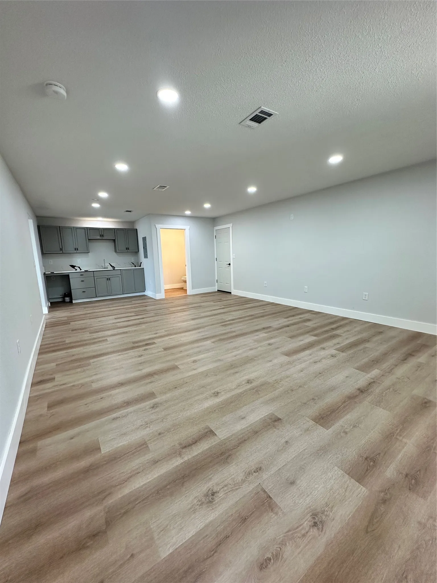 Business For Rent in Johnson County , 6033 S Highway 67 Highway S, Alvarado, Texas 76009, 0, 0, Garage spaces, 2,655 Sqft, built in 1975, Price $1,750, mls#21279446, Real Estate Agent in Alvarado, Homes For Rent in Johnson county, Homes For Rent in Alvarado, Realtor in Alvarado Texas, Real Estate Brokerage Independent Realty Texas, Luminita Cordes Realtor