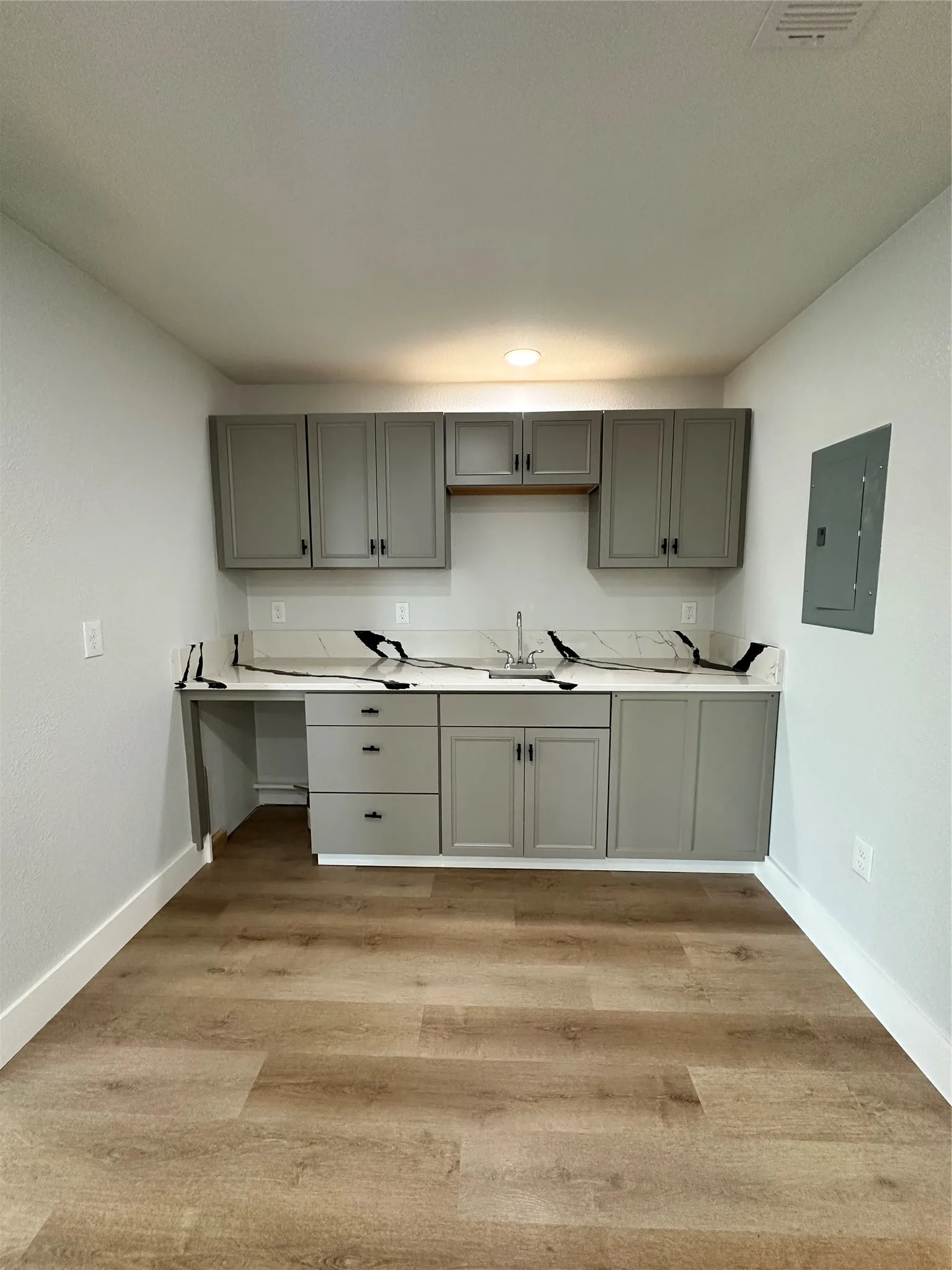 Business For Rent in Johnson County , 6033 S Highway 67 Highway S, Alvarado, Texas 76009, 0, 0, Garage spaces, 2,655 Sqft, built in 1975, Price $1,750, mls#21279446, Real Estate Agent in Alvarado, Homes For Rent in Johnson county, Homes For Rent in Alvarado, Realtor in Alvarado Texas, Real Estate Brokerage Independent Realty Texas, Luminita Cordes Realtor