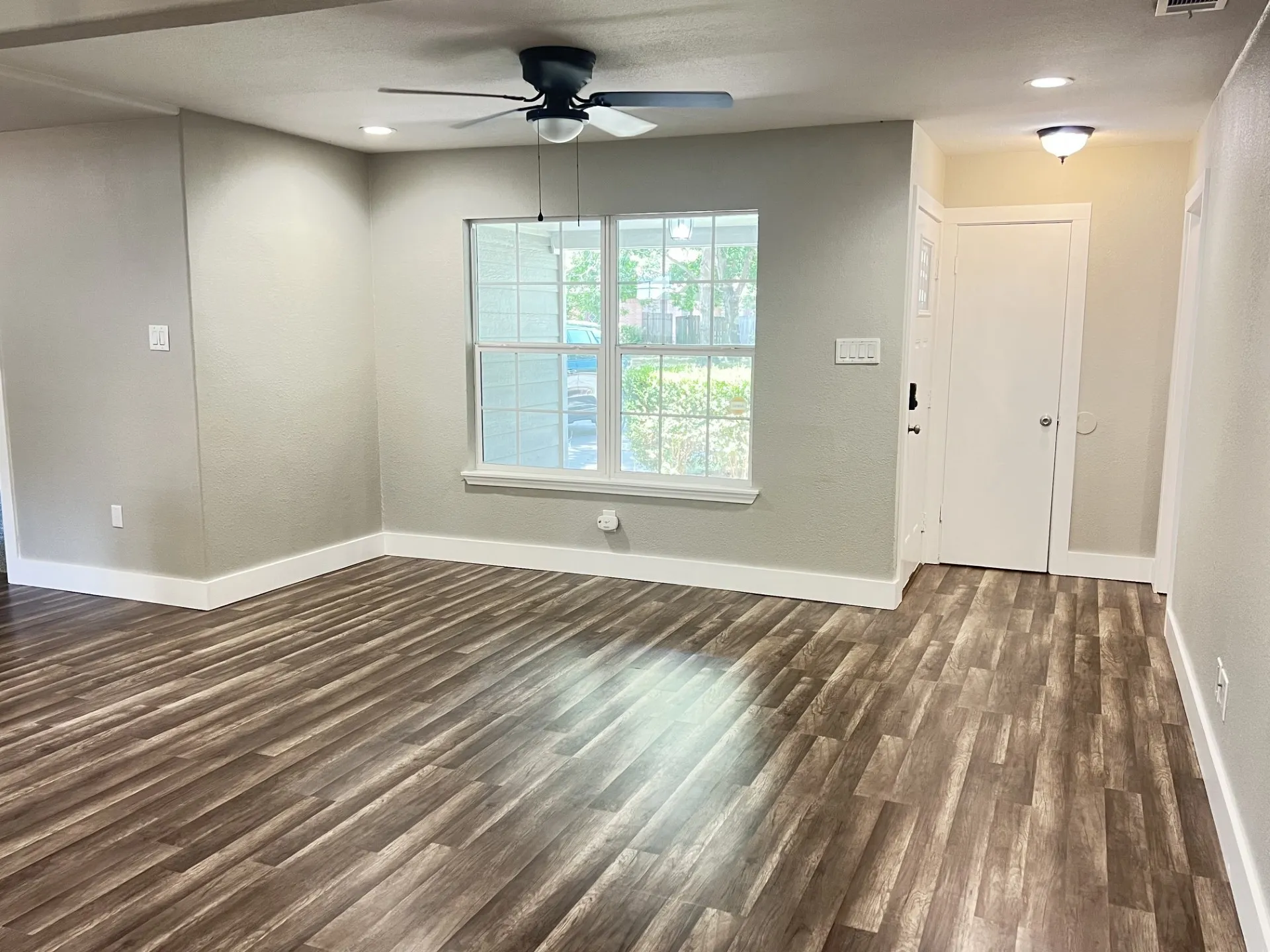 Single Family Residence For Sale in Fannin County , 302 Glen Oaks Road, Bonham, Texas 75418, 4 Bedroom, 3 Bathroom, Garage spaces, 2,028 Sqft, built in 1963, mls#21282246, Real Estate Agent in Bonham, Homes For Sale in Fannin county, Homes For Sale in Bonham, Realtor in Bonham Texas, Real Estate Brokerage Independent Realty Texas, Luminita Cordes Realtor