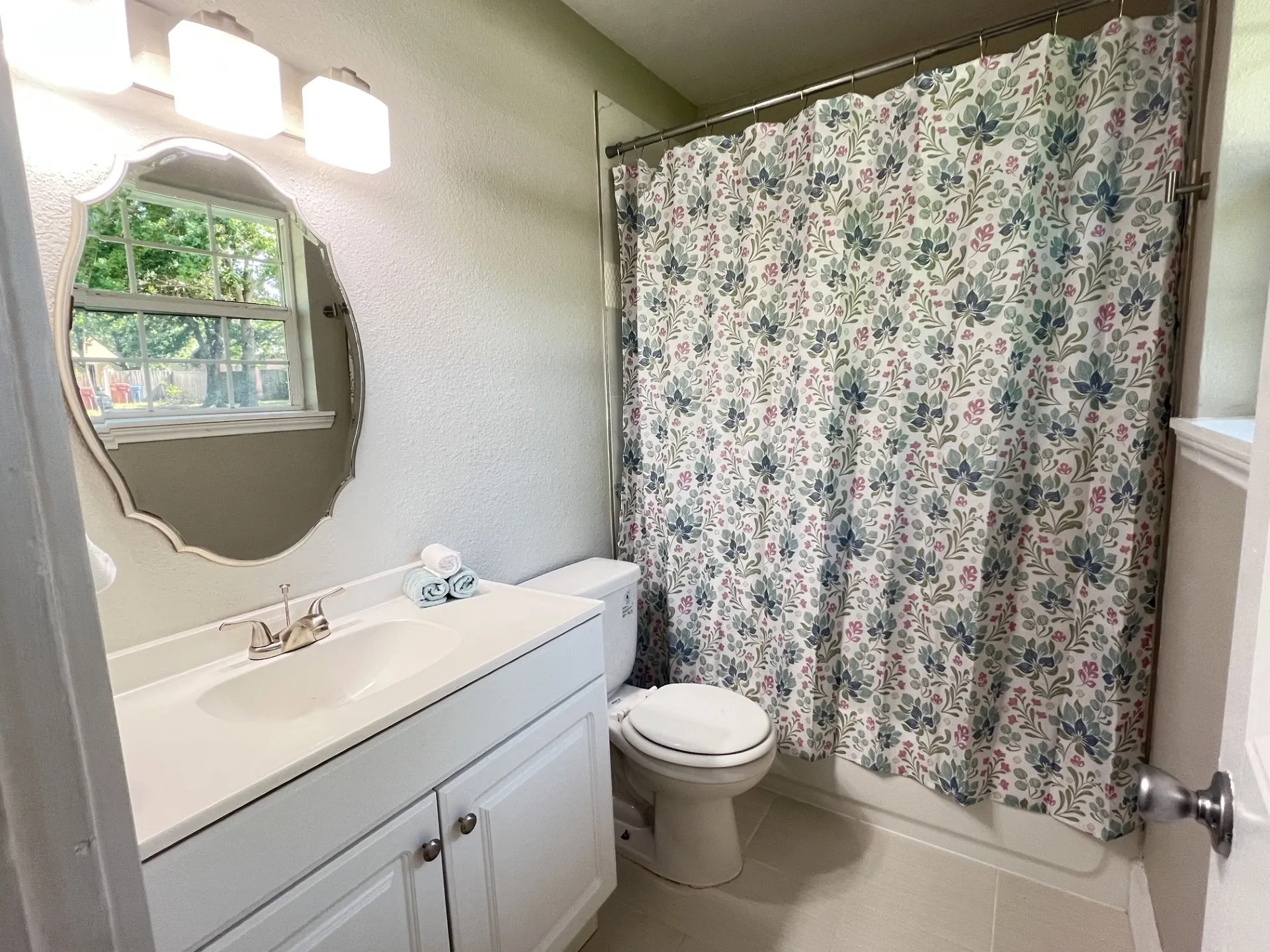 Single Family Residence For Sale in Fannin County , 302 Glen Oaks Road, Bonham, Texas 75418, 4 Bedroom, 3 Bathroom, Garage spaces, 2,028 Sqft, built in 1963, mls#21282246, Real Estate Agent in Bonham, Homes For Sale in Fannin county, Homes For Sale in Bonham, Realtor in Bonham Texas, Real Estate Brokerage Independent Realty Texas, Luminita Cordes Realtor