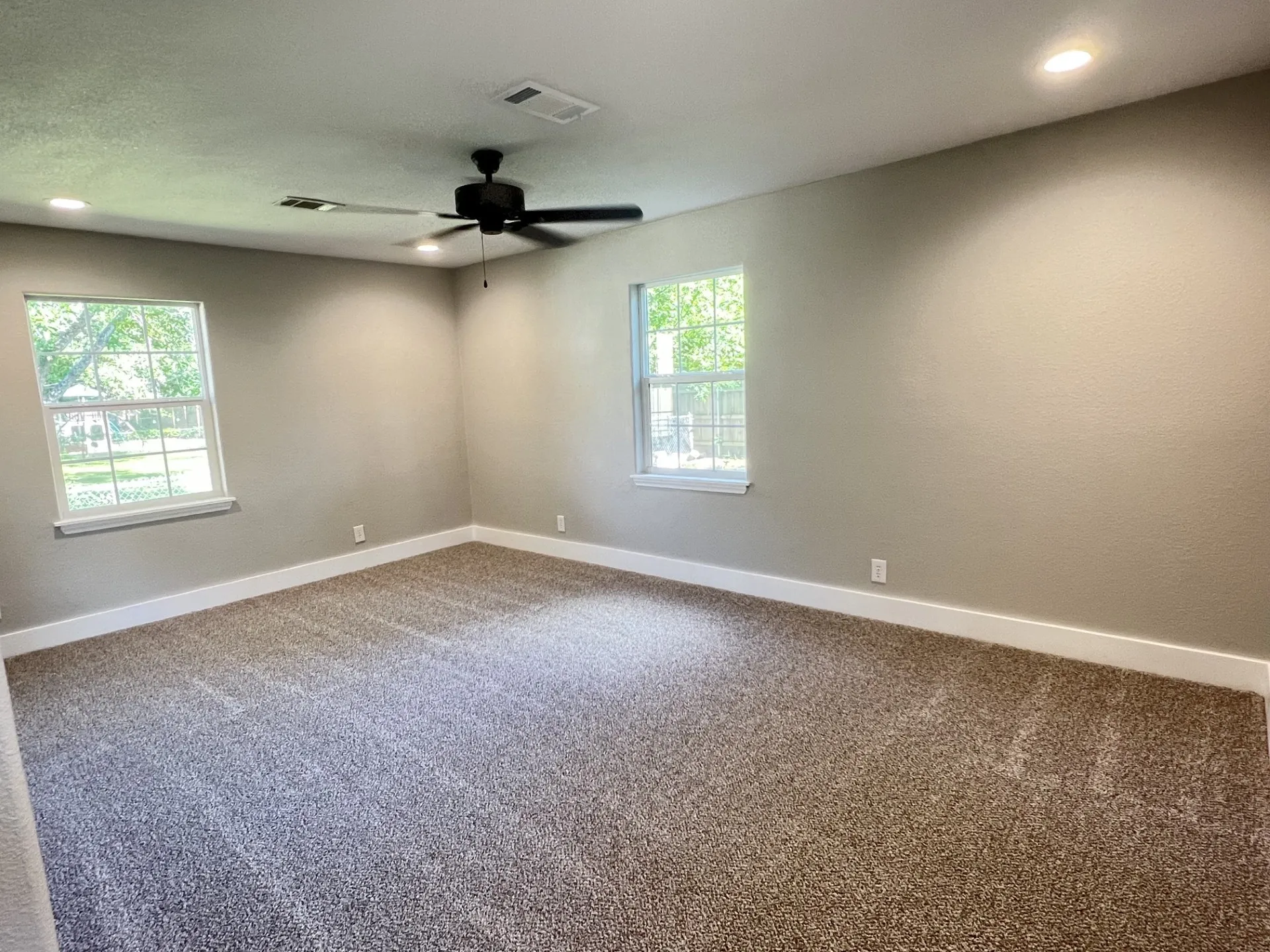 Single Family Residence For Sale in Fannin County , 302 Glen Oaks Road, Bonham, Texas 75418, 4 Bedroom, 3 Bathroom, Garage spaces, 2,028 Sqft, built in 1963, mls#21282246, Real Estate Agent in Bonham, Homes For Sale in Fannin county, Homes For Sale in Bonham, Realtor in Bonham Texas, Real Estate Brokerage Independent Realty Texas, Luminita Cordes Realtor