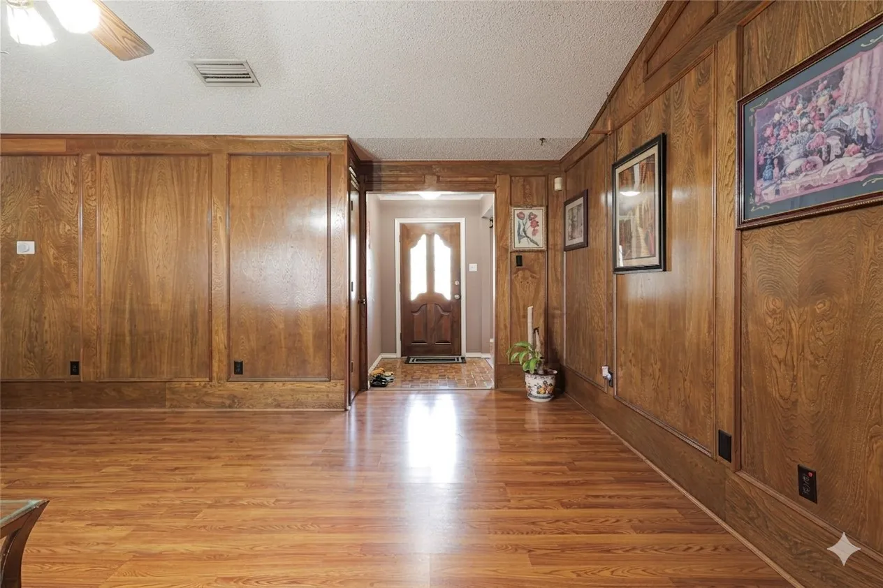 Single Family Residence For Sale in Dallas County , 338 Marriott Lane, Garland, Texas 75040, 3 Bedrooms, 2 Bathrooms, 2 Garage spaces, 2,239 Sqft, built in 1981, Price $379,990, mls#21282254, Real Estate Agent in Garland, Homes For Sale in Dallas county, Homes For Sale in Garland, Realtor in Garland Texas, Real Estate Brokerage Independent Realty Texas, Luminita Cordes Realtor
