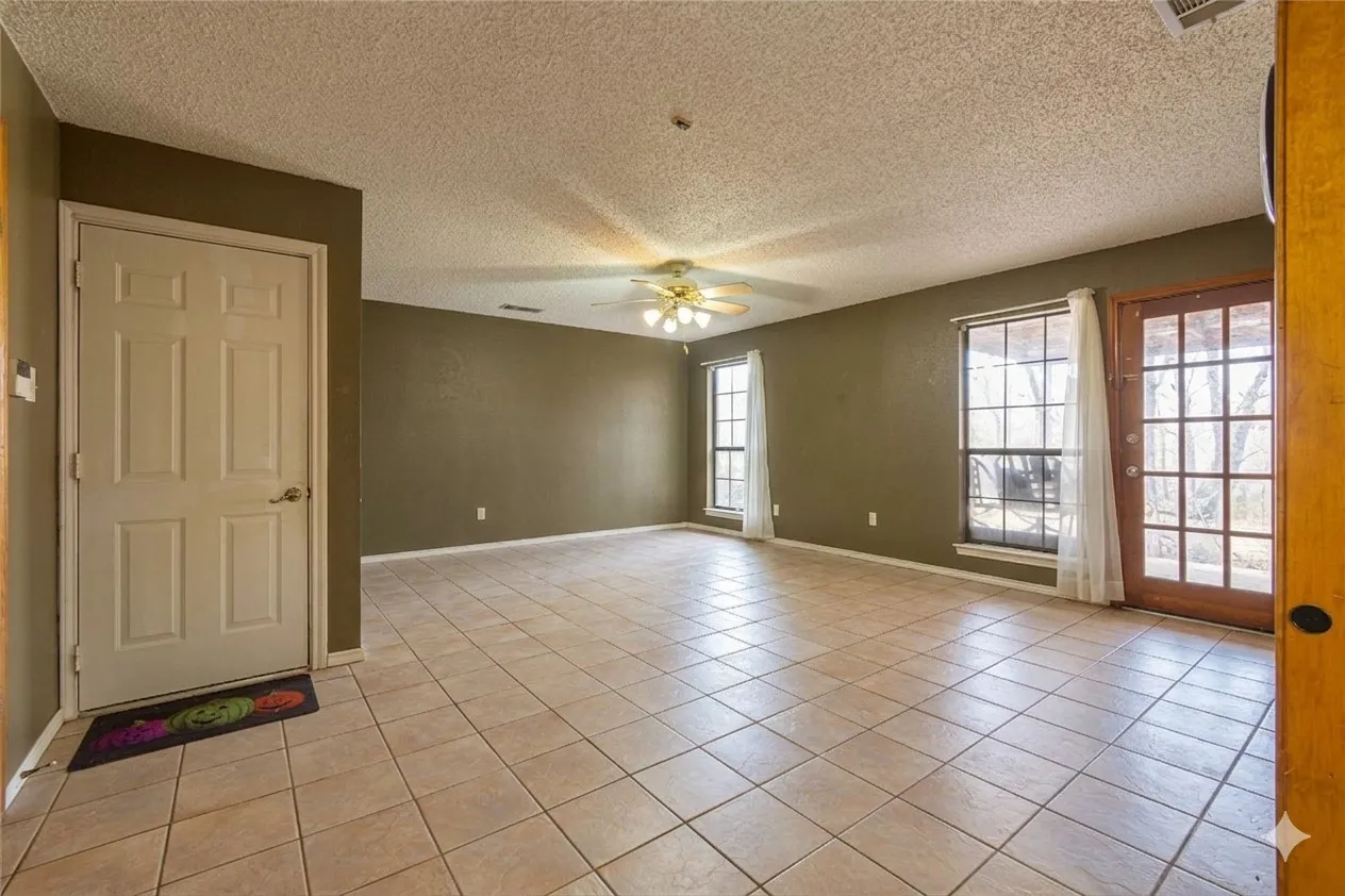 Single Family Residence For Sale in Dallas County , 338 Marriott Lane, Garland, Texas 75040, 3 Bedrooms, 2 Bathrooms, 2 Garage spaces, 2,239 Sqft, built in 1981, Price $379,990, mls#21282254, Real Estate Agent in Garland, Homes For Sale in Dallas county, Homes For Sale in Garland, Realtor in Garland Texas, Real Estate Brokerage Independent Realty Texas, Luminita Cordes Realtor