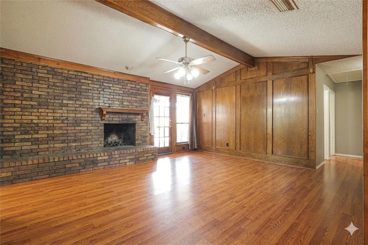 Single Family Residence For Sale in Dallas County , 338 Marriott Lane, Garland, Texas 75040, 3 Bedrooms, 2 Bathrooms, 2 Garage spaces, 2,239 Sqft, built in 1981, Price $379,990, mls#21282254, Real Estate Agent in Garland, Homes For Sale in Dallas county, Homes For Sale in Garland, Realtor in Garland Texas, Real Estate Brokerage Independent Realty Texas, Luminita Cordes Realtor