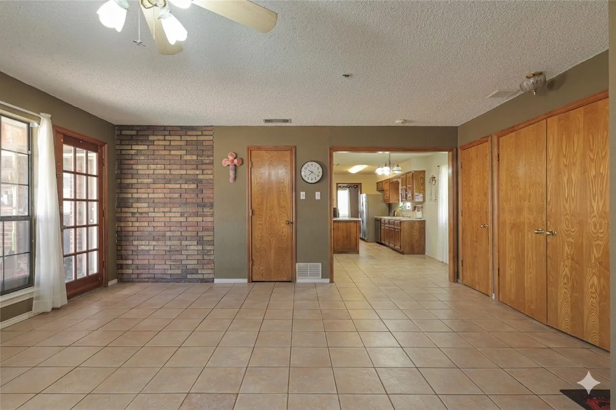 Single Family Residence For Sale in Dallas County , 338 Marriott Lane, Garland, Texas 75040, 3 Bedrooms, 2 Bathrooms, 2 Garage spaces, 2,239 Sqft, built in 1981, Price $379,990, mls#21282254, Real Estate Agent in Garland, Homes For Sale in Dallas county, Homes For Sale in Garland, Realtor in Garland Texas, Real Estate Brokerage Independent Realty Texas, Luminita Cordes Realtor