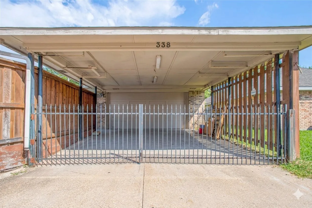 Single Family Residence For Sale in Dallas County , 338 Marriott Lane, Garland, Texas 75040, 3 Bedrooms, 2 Bathrooms, 2 Garage spaces, 2,239 Sqft, built in 1981, Price $379,990, mls#21282254, Real Estate Agent in Garland, Homes For Sale in Dallas county, Homes For Sale in Garland, Realtor in Garland Texas, Real Estate Brokerage Independent Realty Texas, Luminita Cordes Realtor