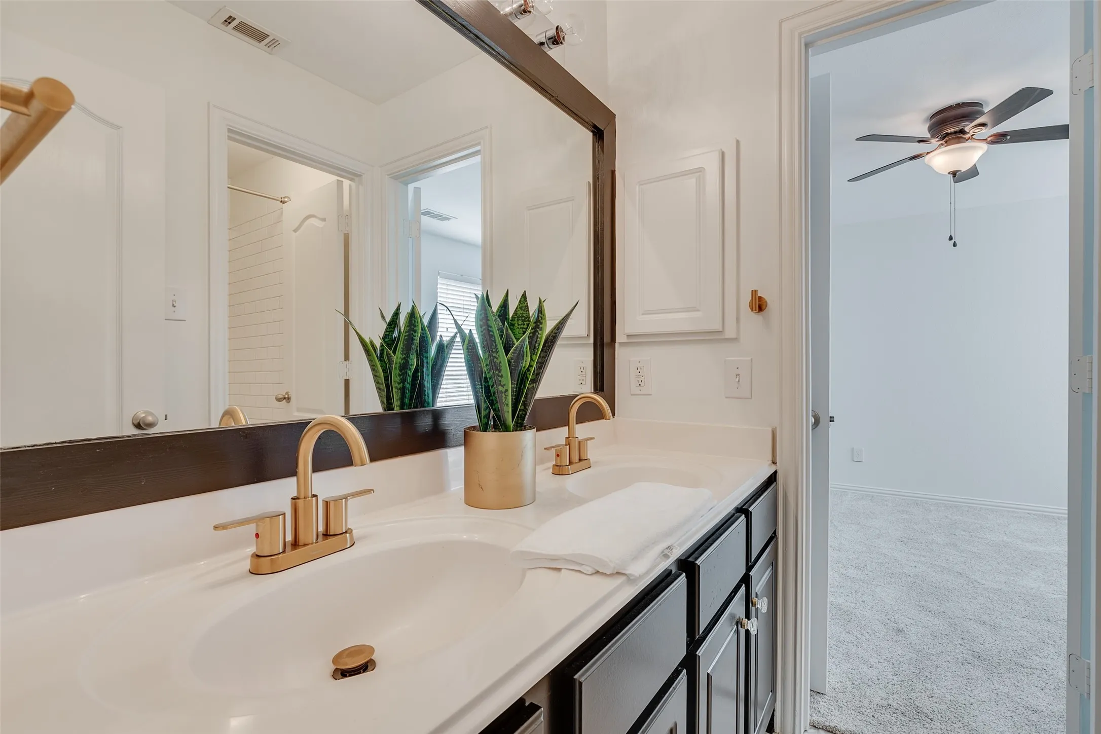 Single Family Residence For Rent in Denton County , 4411 Voyager Drive, Frisco, Texas 75034, 4 Bedroom, 4 Bathroom, 2 Garage spaces, 3,021 Sqft, built in 2000, mls#21282255, Real Estate Agent in Frisco, Homes For Rent in Denton county, Homes For Rent in Frisco, Realtor in Frisco Texas, Real Estate Brokerage Independent Realty Texas, Luminita Cordes Realtor