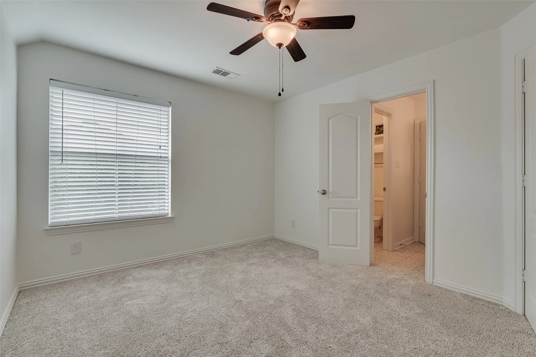 Single Family Residence For Rent in Denton County , 4411 Voyager Drive, Frisco, Texas 75034, 4 Bedroom, 4 Bathroom, 2 Garage spaces, 3,021 Sqft, built in 2000, mls#21282255, Real Estate Agent in Frisco, Homes For Rent in Denton county, Homes For Rent in Frisco, Realtor in Frisco Texas, Real Estate Brokerage Independent Realty Texas, Luminita Cordes Realtor