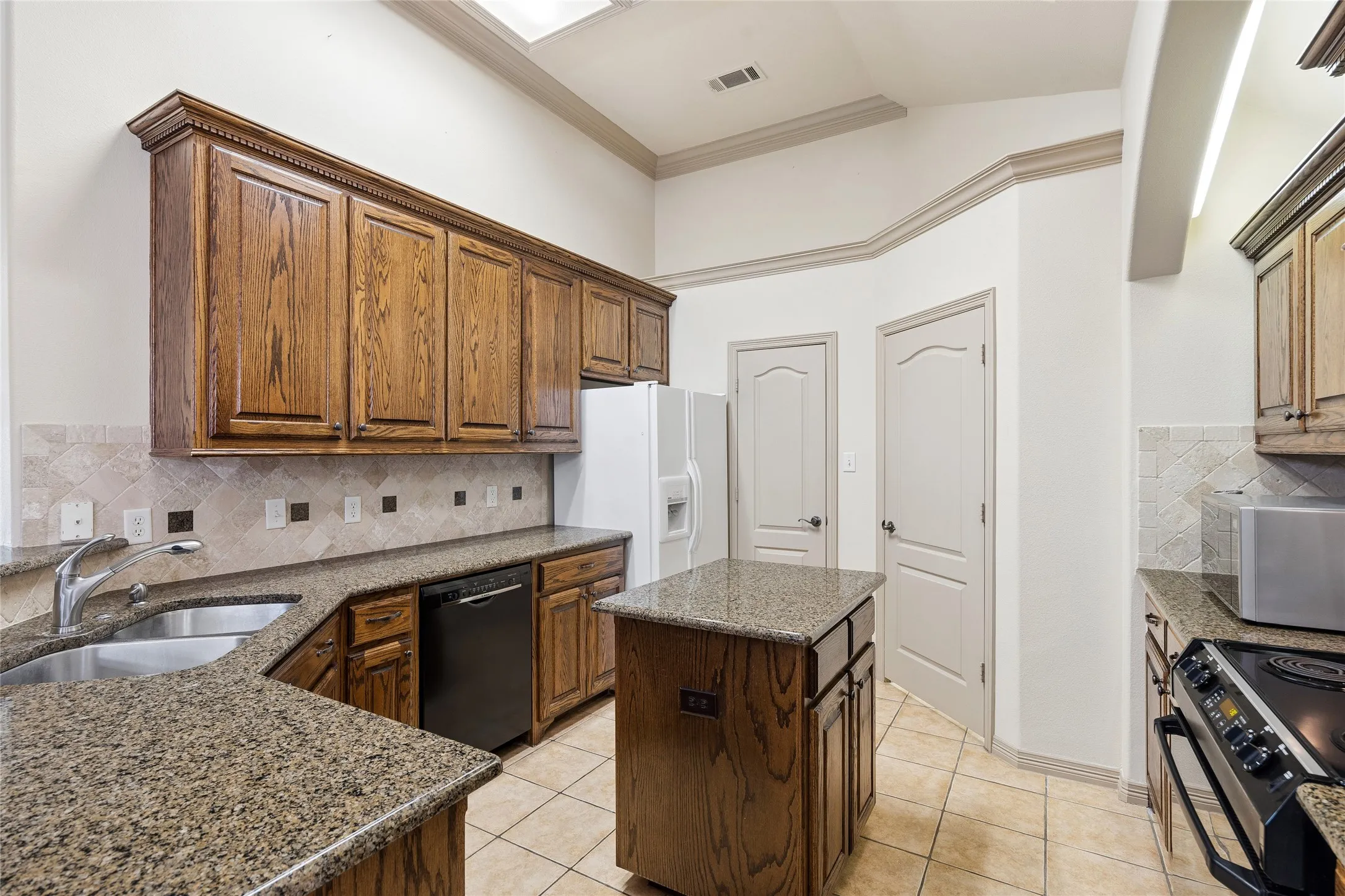 Single Family Residence For Sale in Tarrant County , 6016 Frost Street, North Richland Hills, Texas 76180, 3 Bedroom, 2 Bathroom, 2 Garage spaces, 1,702 Sqft, built in 2003, mls#21281277, Real Estate Agent in North Richland Hills, Homes For Sale in Tarrant county, Homes For Sale in North Richland Hills, Realtor in North Richland Hills Texas, Real Estate Brokerage Independent Realty Texas, Luminita Cordes Realtor