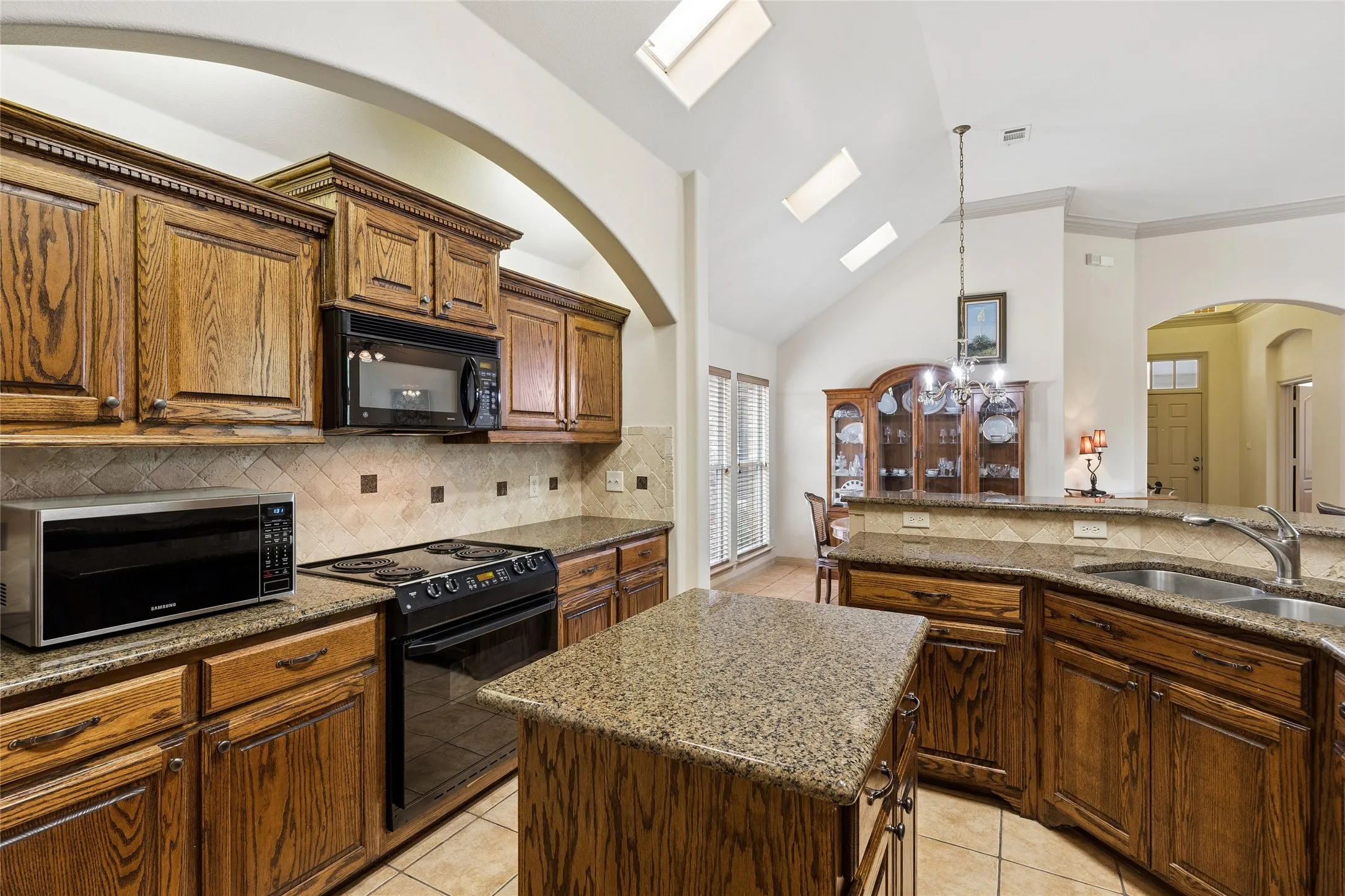 Single Family Residence For Sale in Tarrant County , 6016 Frost Street, North Richland Hills, Texas 76180, 3 Bedroom, 2 Bathroom, 2 Garage spaces, 1,702 Sqft, built in 2003, mls#21281277, Real Estate Agent in North Richland Hills, Homes For Sale in Tarrant county, Homes For Sale in North Richland Hills, Realtor in North Richland Hills Texas, Real Estate Brokerage Independent Realty Texas, Luminita Cordes Realtor