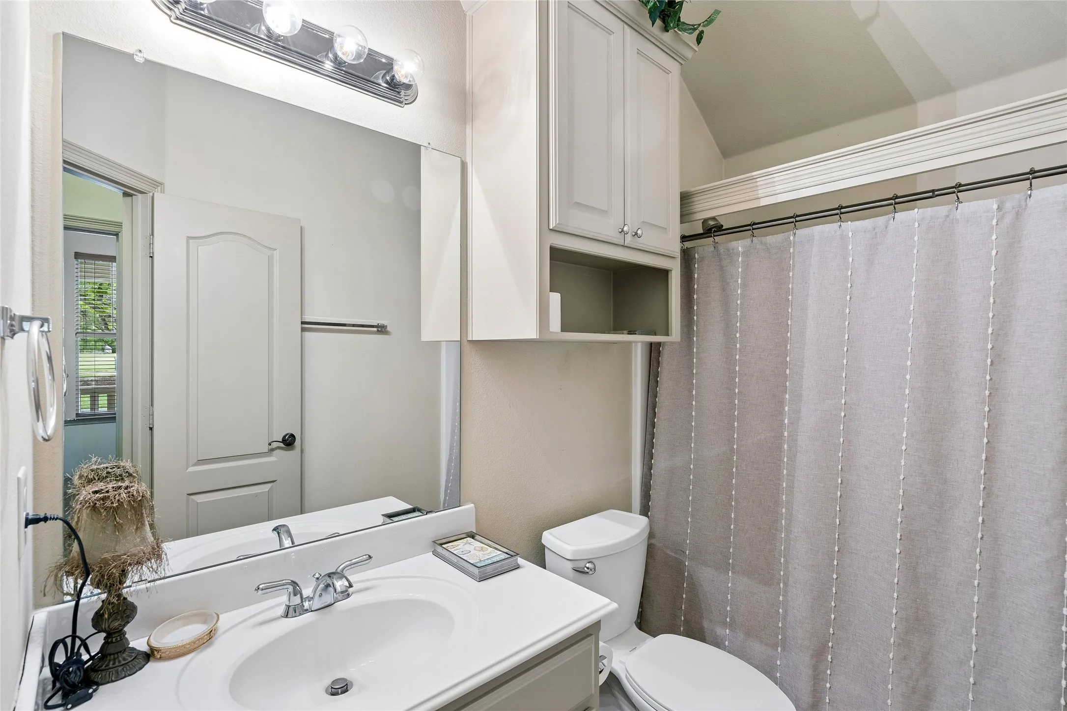 Single Family Residence For Sale in Tarrant County , 6016 Frost Street, North Richland Hills, Texas 76180, 3 Bedroom, 2 Bathroom, 2 Garage spaces, 1,702 Sqft, built in 2003, mls#21281277, Real Estate Agent in North Richland Hills, Homes For Sale in Tarrant county, Homes For Sale in North Richland Hills, Realtor in North Richland Hills Texas, Real Estate Brokerage Independent Realty Texas, Luminita Cordes Realtor