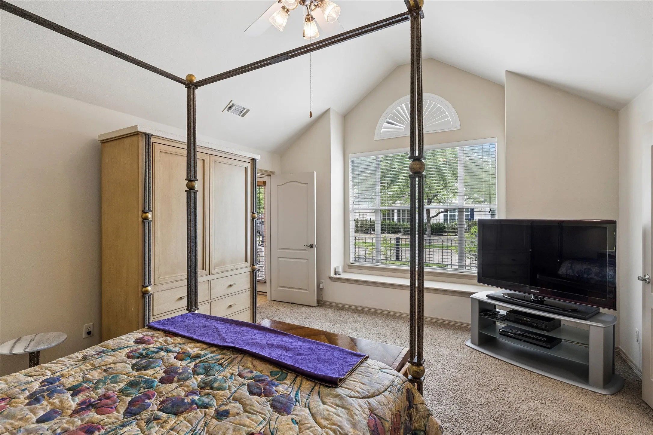 Single Family Residence For Sale in Tarrant County , 6016 Frost Street, North Richland Hills, Texas 76180, 3 Bedroom, 2 Bathroom, 2 Garage spaces, 1,702 Sqft, built in 2003, mls#21281277, Real Estate Agent in North Richland Hills, Homes For Sale in Tarrant county, Homes For Sale in North Richland Hills, Realtor in North Richland Hills Texas, Real Estate Brokerage Independent Realty Texas, Luminita Cordes Realtor