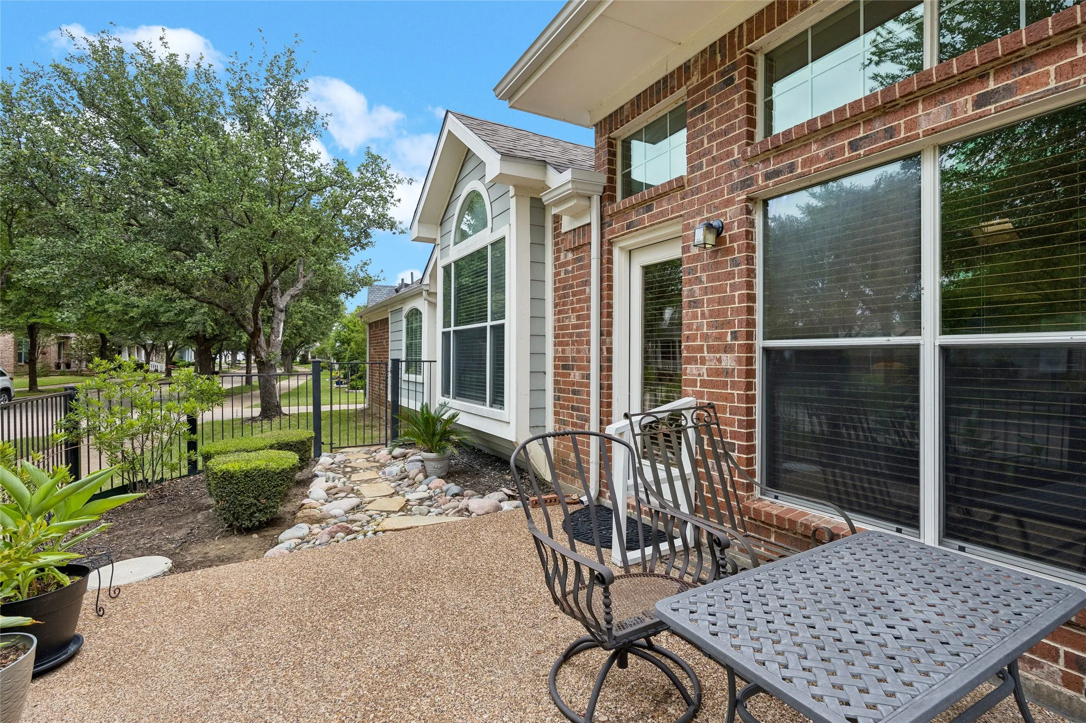 Single Family Residence For Sale in Tarrant County , 6016 Frost Street, North Richland Hills, Texas 76180, 3 Bedroom, 2 Bathroom, 2 Garage spaces, 1,702 Sqft, built in 2003, mls#21281277, Real Estate Agent in North Richland Hills, Homes For Sale in Tarrant county, Homes For Sale in North Richland Hills, Realtor in North Richland Hills Texas, Real Estate Brokerage Independent Realty Texas, Luminita Cordes Realtor