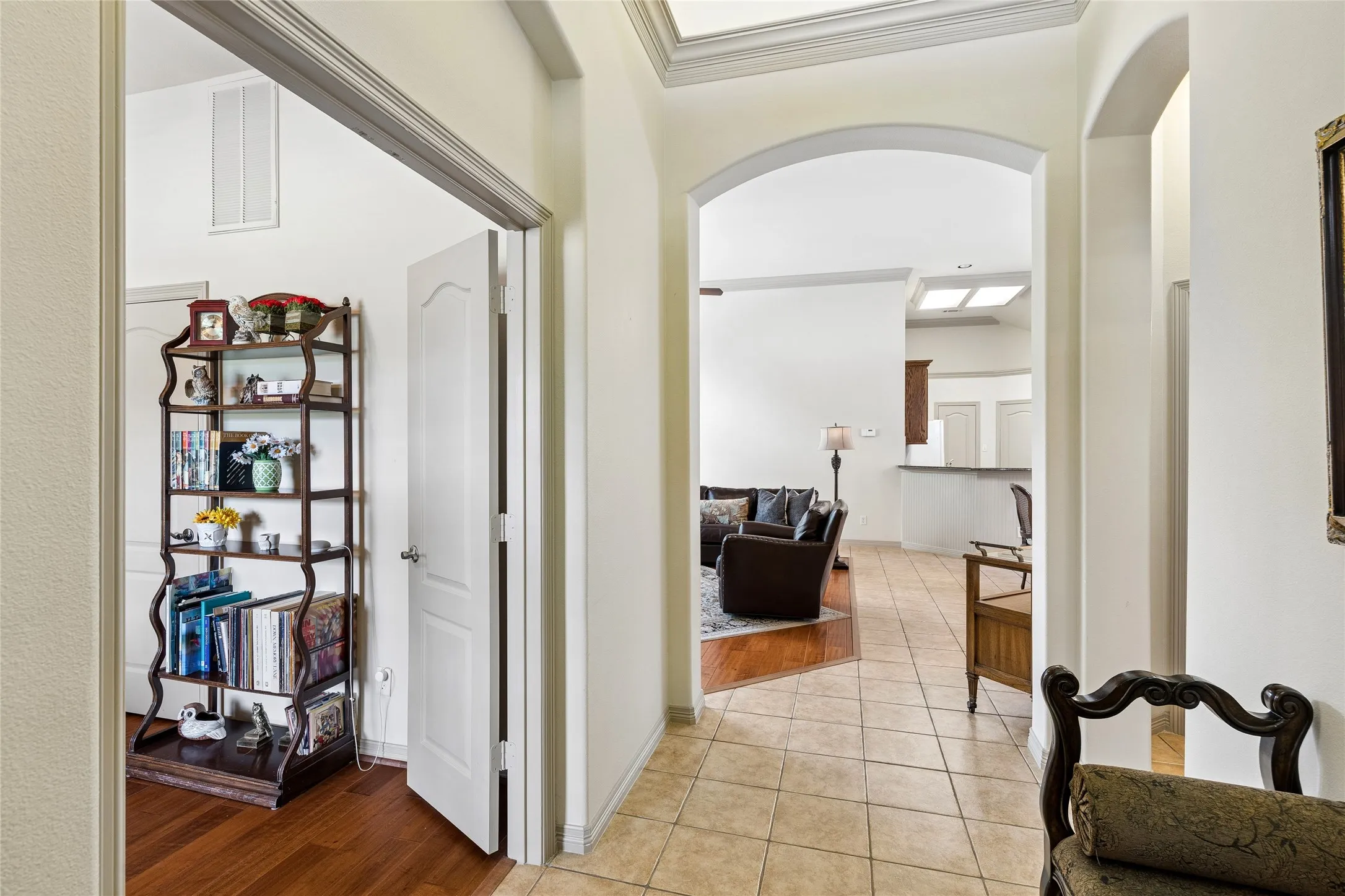 Single Family Residence For Sale in Tarrant County , 6016 Frost Street, North Richland Hills, Texas 76180, 3 Bedroom, 2 Bathroom, 2 Garage spaces, 1,702 Sqft, built in 2003, mls#21281277, Real Estate Agent in North Richland Hills, Homes For Sale in Tarrant county, Homes For Sale in North Richland Hills, Realtor in North Richland Hills Texas, Real Estate Brokerage Independent Realty Texas, Luminita Cordes Realtor