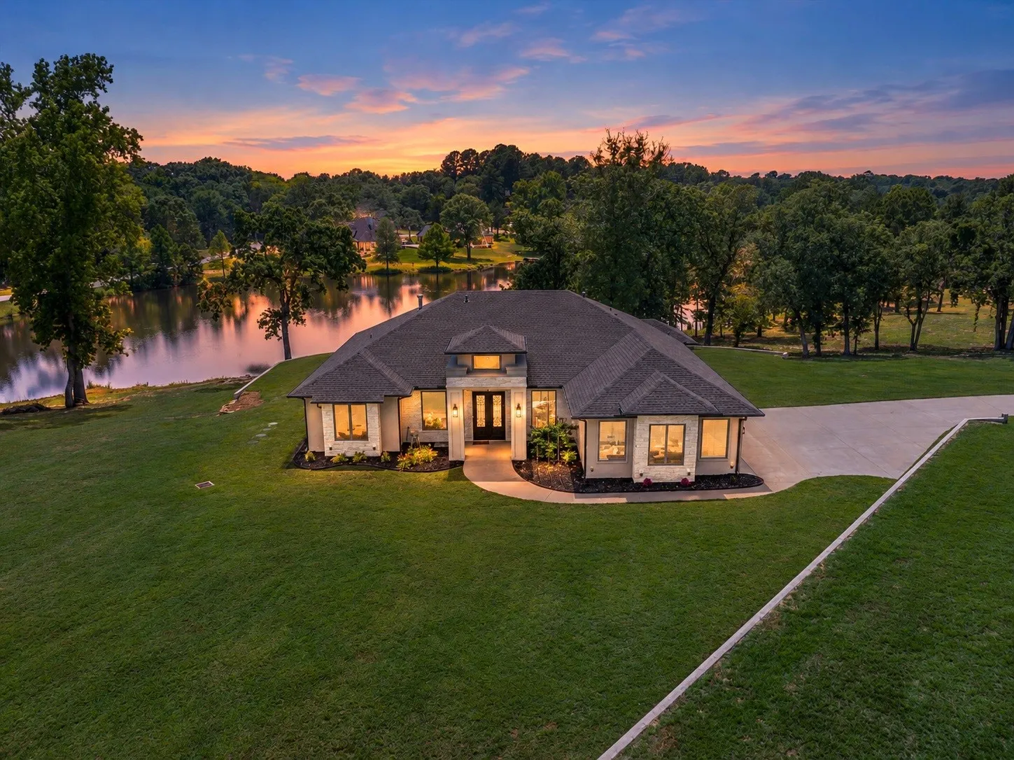 Single Family Residence For Sale in Wood County , 147 County Road 2309, Mineola, Texas 75773, 4 Bedroom, 3 Bathroom, 3 Garage spaces, 2,258 Sqft, built in 2019, mls#21280954, Real Estate Agent in Mineola, Homes For Sale in Wood county, Homes For Sale in Mineola, Realtor in Mineola Texas, Real Estate Brokerage Independent Realty Texas, Luminita Cordes Realtor