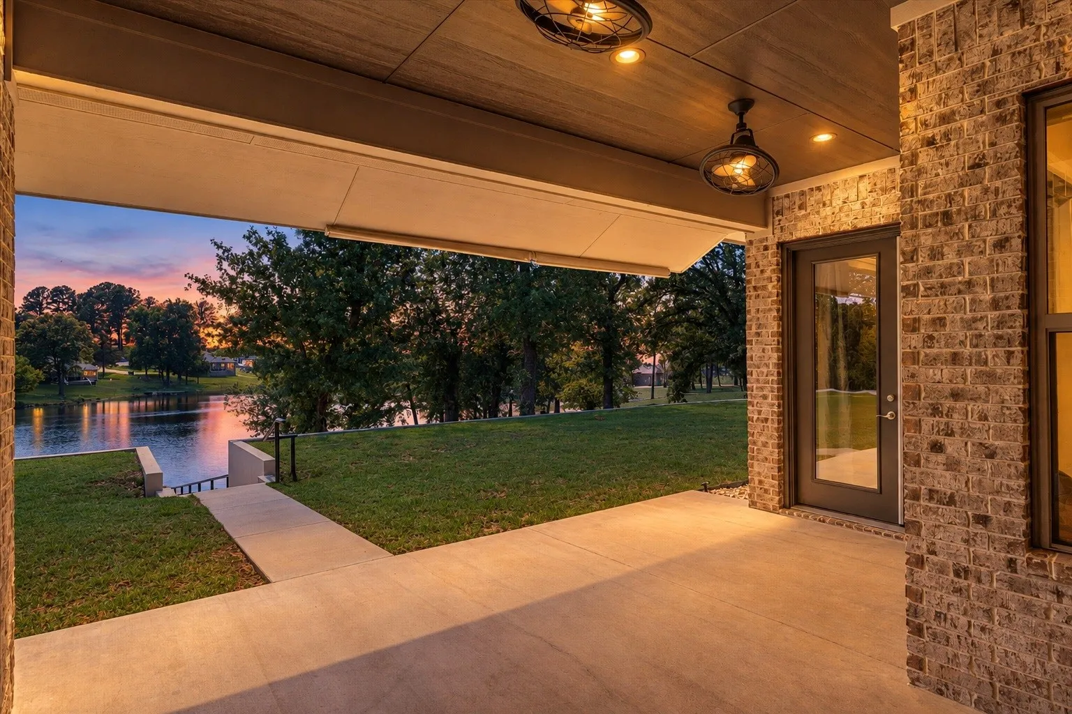 Single Family Residence For Sale in Wood County , 147 County Road 2309, Mineola, Texas 75773, 4 Bedroom, 3 Bathroom, 3 Garage spaces, 2,258 Sqft, built in 2019, mls#21280954, Real Estate Agent in Mineola, Homes For Sale in Wood county, Homes For Sale in Mineola, Realtor in Mineola Texas, Real Estate Brokerage Independent Realty Texas, Luminita Cordes Realtor