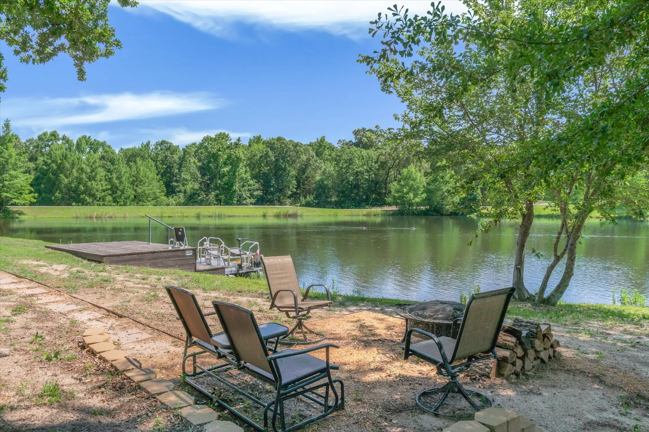 Spend an evening with all the East TX stars at this fire pit area