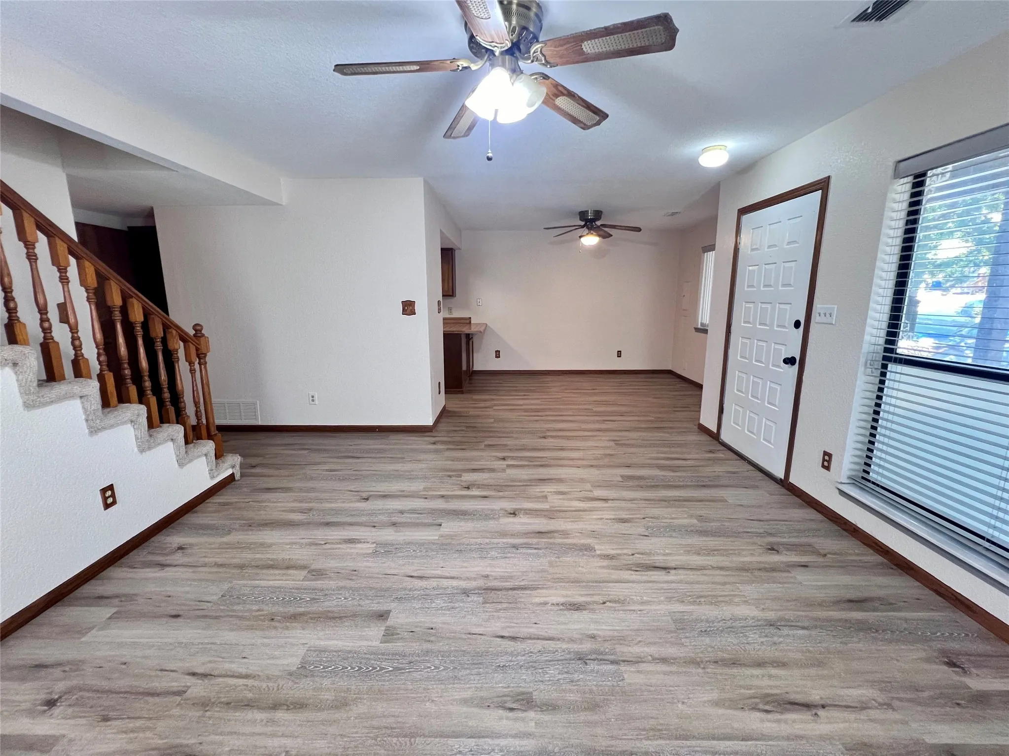 Single Family Residence For Sale in Dallas County , 6671 Nyman Drive, Dallas, Texas 75236, 5 Bedroom, 4 Bathroom, Garage spaces, 2,414 Sqft, built in 1986, mls#21282072, Real Estate Agent in Dallas, Homes For Sale in Dallas county, Homes For Sale in Dallas, Realtor in Dallas Texas, Real Estate Brokerage Independent Realty Texas, Luminita Cordes Realtor