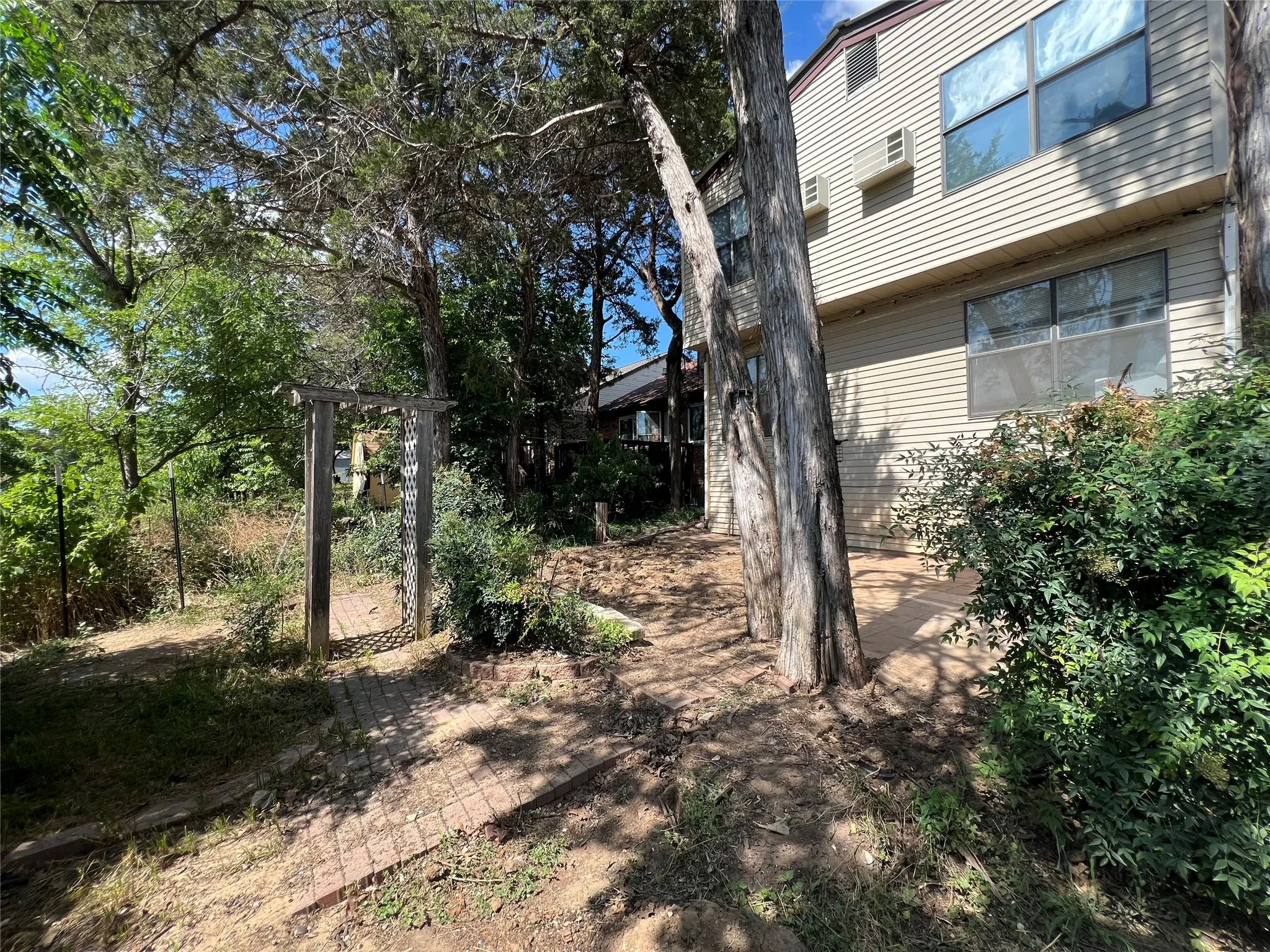 Single Family Residence For Sale in Dallas County , 6671 Nyman Drive, Dallas, Texas 75236, 5 Bedroom, 4 Bathroom, Garage spaces, 2,414 Sqft, built in 1986, mls#21282072, Real Estate Agent in Dallas, Homes For Sale in Dallas county, Homes For Sale in Dallas, Realtor in Dallas Texas, Real Estate Brokerage Independent Realty Texas, Luminita Cordes Realtor