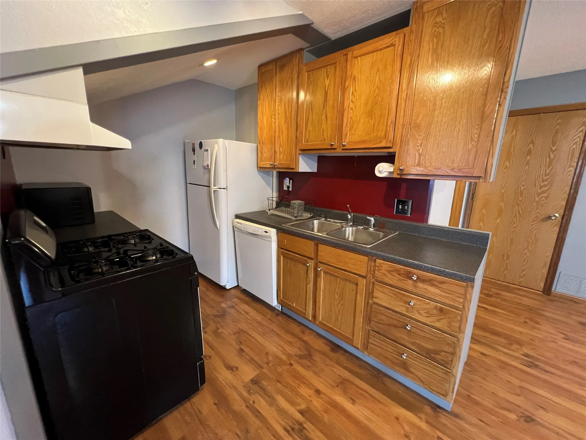Single Family Residence For Sale in Dallas County , 6671 Nyman Drive, Dallas, Texas 75236, 5 Bedroom, 4 Bathroom, Garage spaces, 2,414 Sqft, built in 1986, mls#21282072, Real Estate Agent in Dallas, Homes For Sale in Dallas county, Homes For Sale in Dallas, Realtor in Dallas Texas, Real Estate Brokerage Independent Realty Texas, Luminita Cordes Realtor