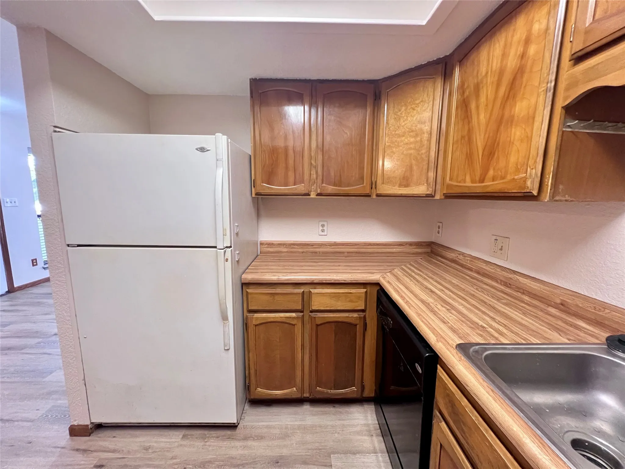 Single Family Residence For Sale in Dallas County , 6671 Nyman Drive, Dallas, Texas 75236, 5 Bedroom, 4 Bathroom, Garage spaces, 2,414 Sqft, built in 1986, mls#21282072, Real Estate Agent in Dallas, Homes For Sale in Dallas county, Homes For Sale in Dallas, Realtor in Dallas Texas, Real Estate Brokerage Independent Realty Texas, Luminita Cordes Realtor