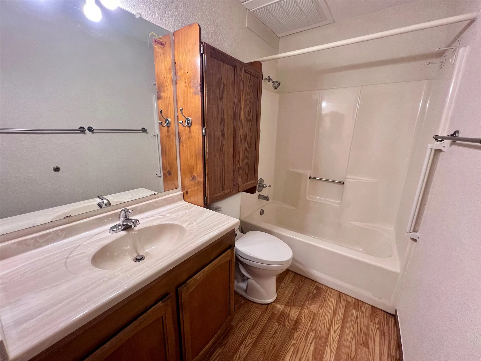 Single Family Residence For Sale in Dallas County , 6671 Nyman Drive, Dallas, Texas 75236, 5 Bedroom, 4 Bathroom, Garage spaces, 2,414 Sqft, built in 1986, mls#21282072, Real Estate Agent in Dallas, Homes For Sale in Dallas county, Homes For Sale in Dallas, Realtor in Dallas Texas, Real Estate Brokerage Independent Realty Texas, Luminita Cordes Realtor