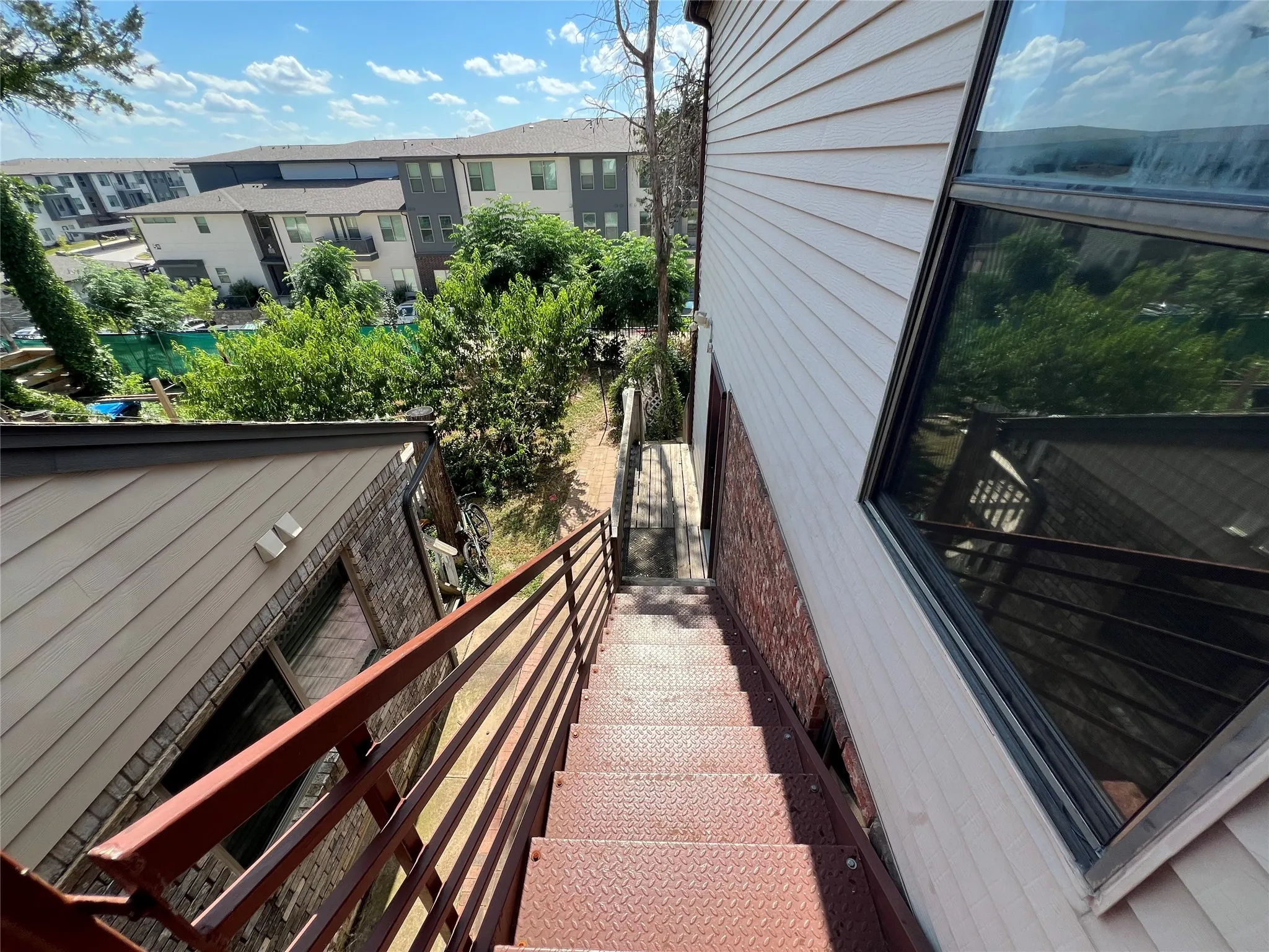 Single Family Residence For Sale in Dallas County , 6671 Nyman Drive, Dallas, Texas 75236, 5 Bedroom, 4 Bathroom, Garage spaces, 2,414 Sqft, built in 1986, mls#21282072, Real Estate Agent in Dallas, Homes For Sale in Dallas county, Homes For Sale in Dallas, Realtor in Dallas Texas, Real Estate Brokerage Independent Realty Texas, Luminita Cordes Realtor