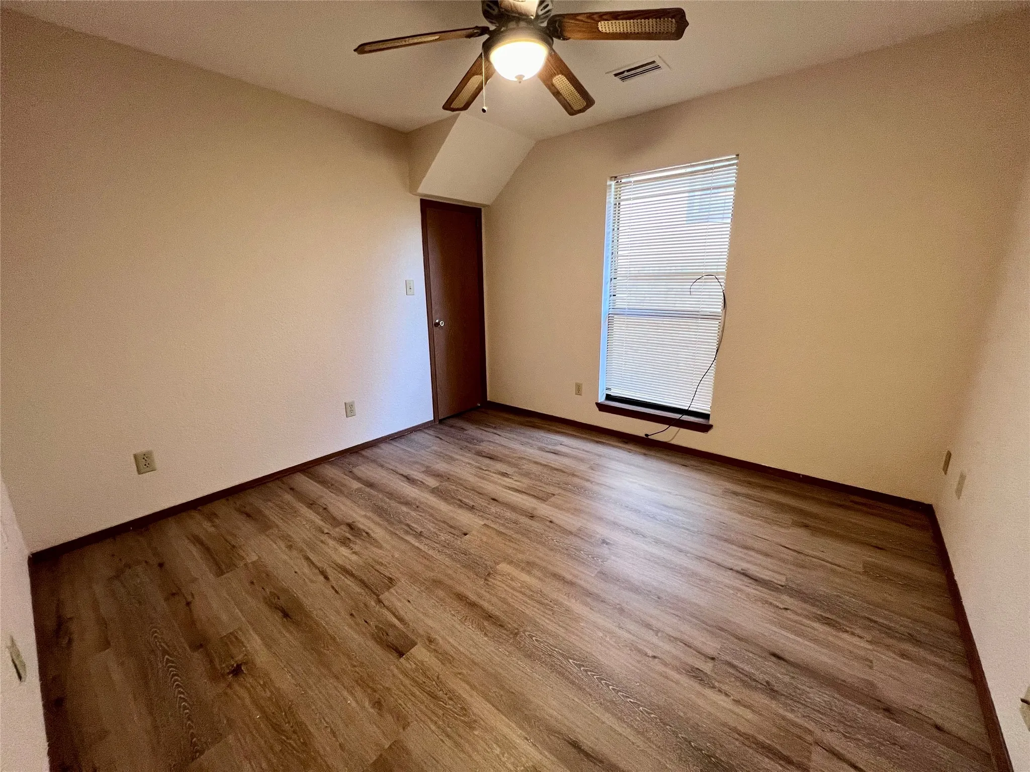 Single Family Residence For Sale in Dallas County , 6671 Nyman Drive, Dallas, Texas 75236, 5 Bedroom, 4 Bathroom, Garage spaces, 2,414 Sqft, built in 1986, mls#21282072, Real Estate Agent in Dallas, Homes For Sale in Dallas county, Homes For Sale in Dallas, Realtor in Dallas Texas, Real Estate Brokerage Independent Realty Texas, Luminita Cordes Realtor