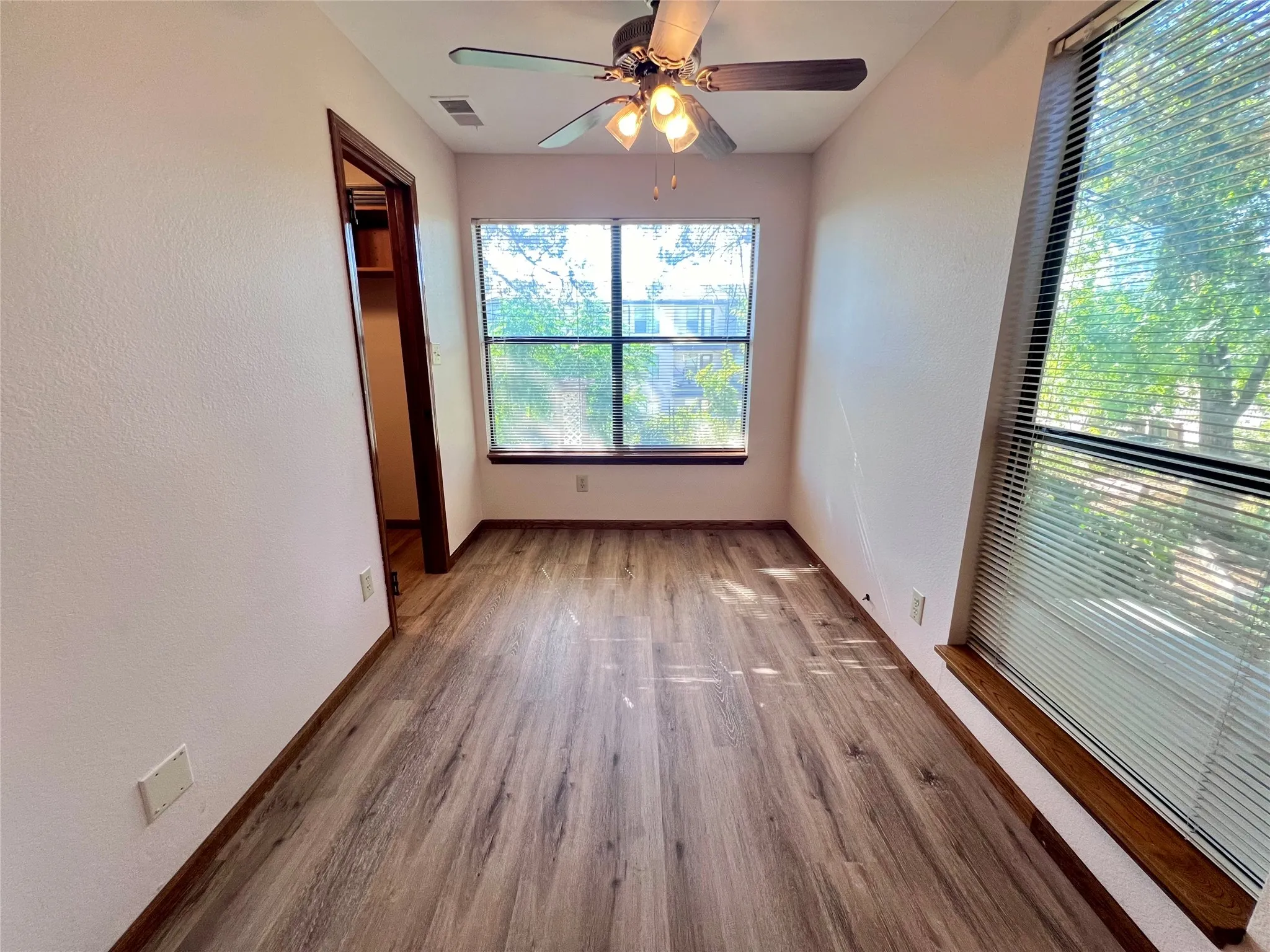 Single Family Residence For Sale in Dallas County , 6671 Nyman Drive, Dallas, Texas 75236, 5 Bedroom, 4 Bathroom, Garage spaces, 2,414 Sqft, built in 1986, mls#21282072, Real Estate Agent in Dallas, Homes For Sale in Dallas county, Homes For Sale in Dallas, Realtor in Dallas Texas, Real Estate Brokerage Independent Realty Texas, Luminita Cordes Realtor