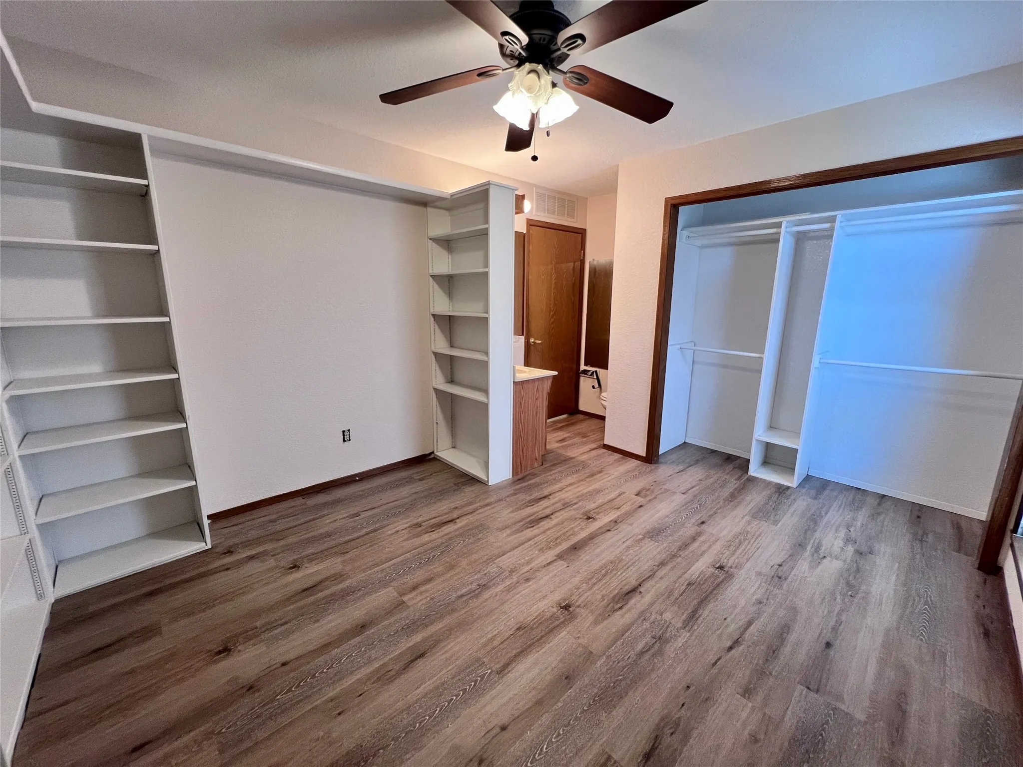 Single Family Residence For Sale in Dallas County , 6671 Nyman Drive, Dallas, Texas 75236, 5 Bedroom, 4 Bathroom, Garage spaces, 2,414 Sqft, built in 1986, mls#21282072, Real Estate Agent in Dallas, Homes For Sale in Dallas county, Homes For Sale in Dallas, Realtor in Dallas Texas, Real Estate Brokerage Independent Realty Texas, Luminita Cordes Realtor
