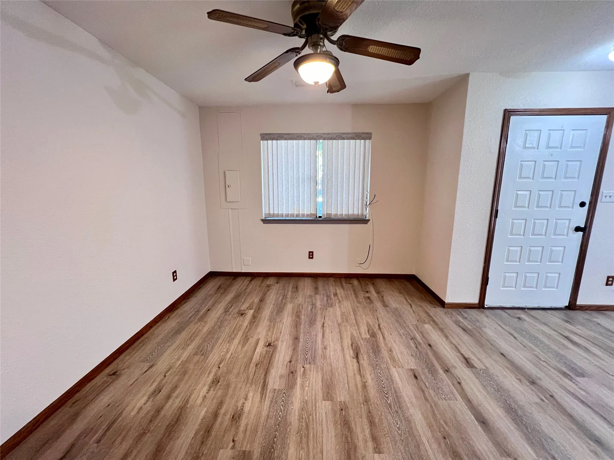 Single Family Residence For Sale in Dallas County , 6671 Nyman Drive, Dallas, Texas 75236, 5 Bedroom, 4 Bathroom, Garage spaces, 2,414 Sqft, built in 1986, mls#21282072, Real Estate Agent in Dallas, Homes For Sale in Dallas county, Homes For Sale in Dallas, Realtor in Dallas Texas, Real Estate Brokerage Independent Realty Texas, Luminita Cordes Realtor