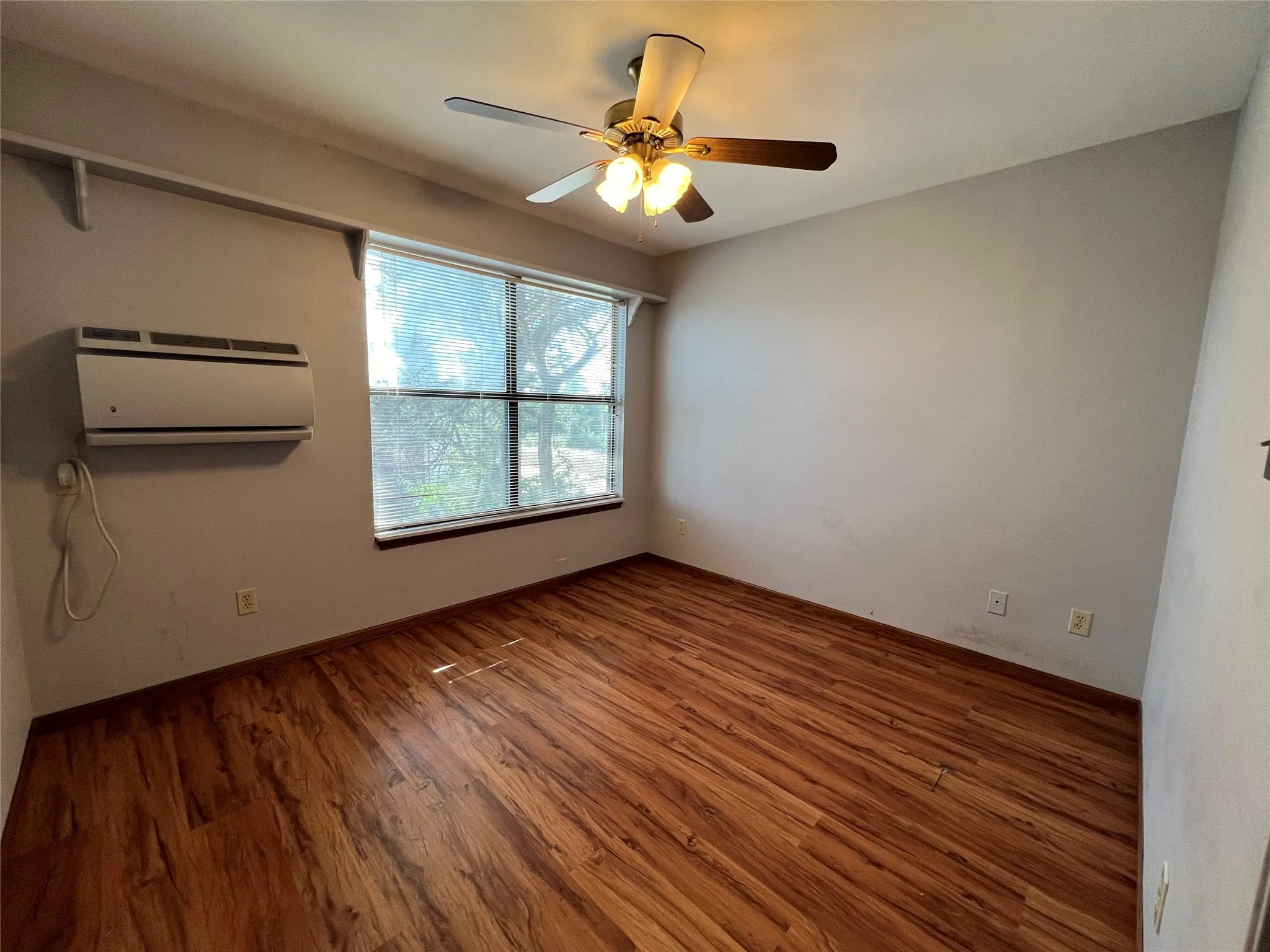 Single Family Residence For Sale in Dallas County , 6671 Nyman Drive, Dallas, Texas 75236, 5 Bedroom, 4 Bathroom, Garage spaces, 2,414 Sqft, built in 1986, mls#21282072, Real Estate Agent in Dallas, Homes For Sale in Dallas county, Homes For Sale in Dallas, Realtor in Dallas Texas, Real Estate Brokerage Independent Realty Texas, Luminita Cordes Realtor