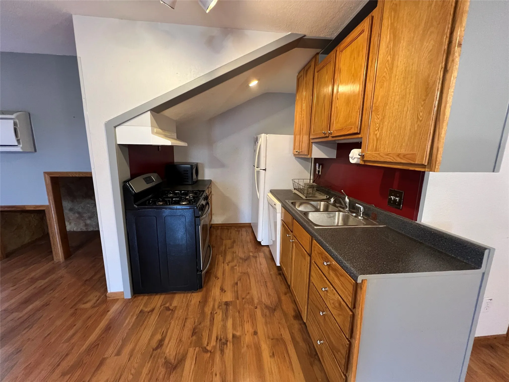 Single Family Residence For Sale in Dallas County , 6671 Nyman Drive, Dallas, Texas 75236, 5 Bedroom, 4 Bathroom, Garage spaces, 2,414 Sqft, built in 1986, mls#21282072, Real Estate Agent in Dallas, Homes For Sale in Dallas county, Homes For Sale in Dallas, Realtor in Dallas Texas, Real Estate Brokerage Independent Realty Texas, Luminita Cordes Realtor