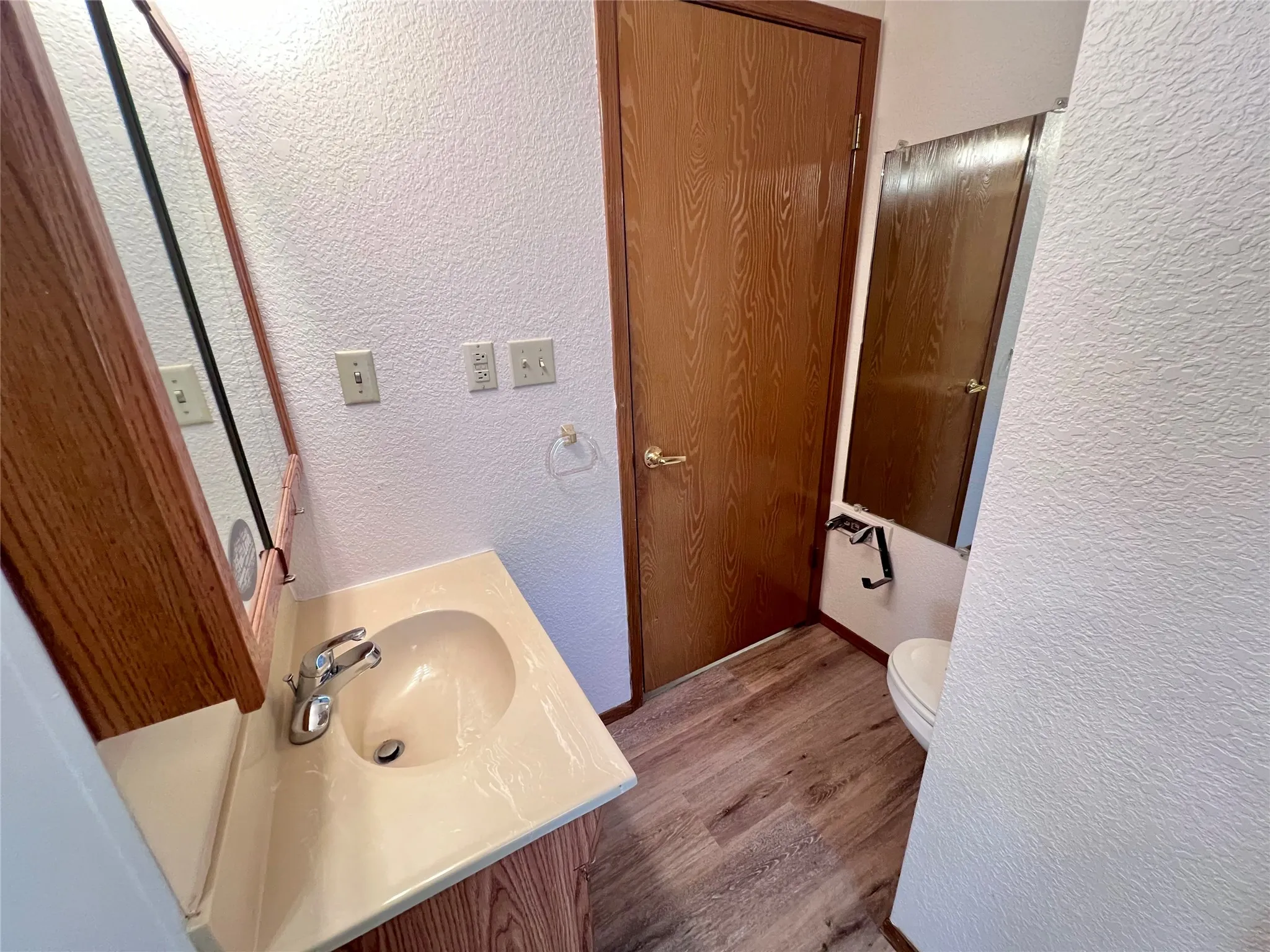 Single Family Residence For Sale in Dallas County , 6671 Nyman Drive, Dallas, Texas 75236, 5 Bedroom, 4 Bathroom, Garage spaces, 2,414 Sqft, built in 1986, mls#21282072, Real Estate Agent in Dallas, Homes For Sale in Dallas county, Homes For Sale in Dallas, Realtor in Dallas Texas, Real Estate Brokerage Independent Realty Texas, Luminita Cordes Realtor