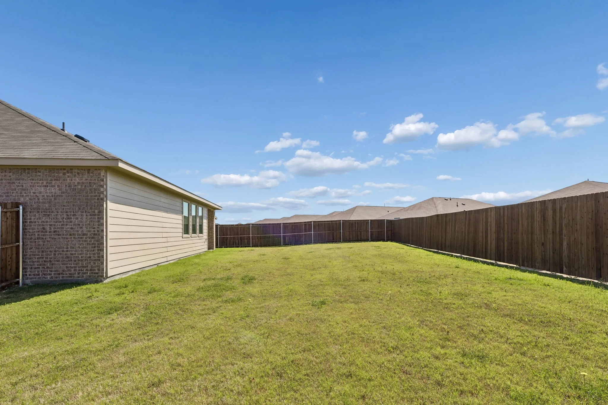 Single Family Residence For Sale in Kaufman County , 1527 Fearless Lane, Crandall, Texas 75114, 4 Bedroom, 2 Bathroom, 2 Garage spaces, 2,058 Sqft, built in 2024, mls#21274386, Real Estate Agent in Crandall, Homes For Sale in Kaufman county, Homes For Sale in Crandall, Realtor in Crandall Texas, Real Estate Brokerage Independent Realty Texas, Luminita Cordes Realtor