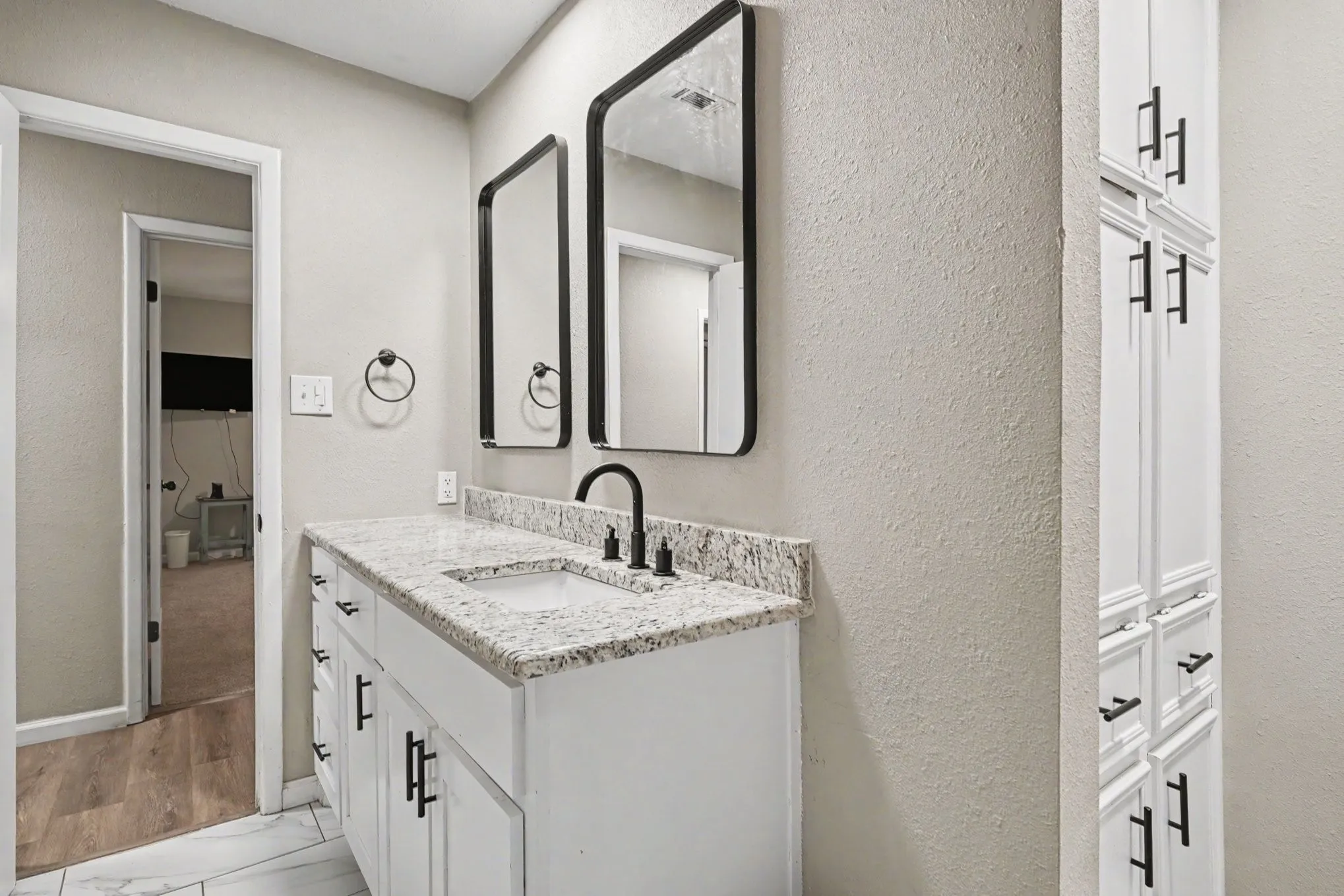 Single Family Residence For Sale in Tarrant County , 1908 Thousand Oaks Drive, Burleson, Texas 76028, 5 Bedroom, 3 Bathroom, 2 Garage spaces, 2,960 Sqft, built in 1977, mls#21282301, Real Estate Agent in Burleson, Homes For Sale in Tarrant county, Homes For Sale in Burleson, Realtor in Burleson Texas, Real Estate Brokerage Independent Realty Texas, Luminita Cordes Realtor