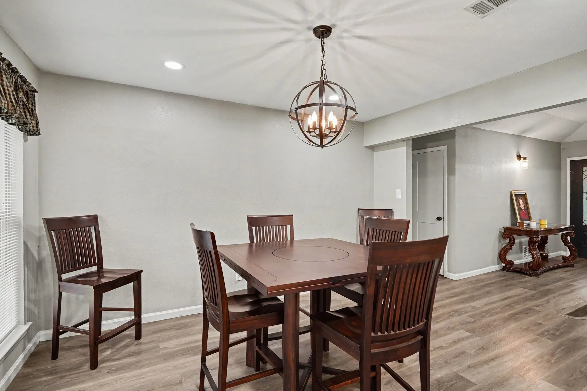 Single Family Residence For Sale in Tarrant County , 1908 Thousand Oaks Drive, Burleson, Texas 76028, 5 Bedroom, 3 Bathroom, 2 Garage spaces, 2,960 Sqft, built in 1977, mls#21282301, Real Estate Agent in Burleson, Homes For Sale in Tarrant county, Homes For Sale in Burleson, Realtor in Burleson Texas, Real Estate Brokerage Independent Realty Texas, Luminita Cordes Realtor