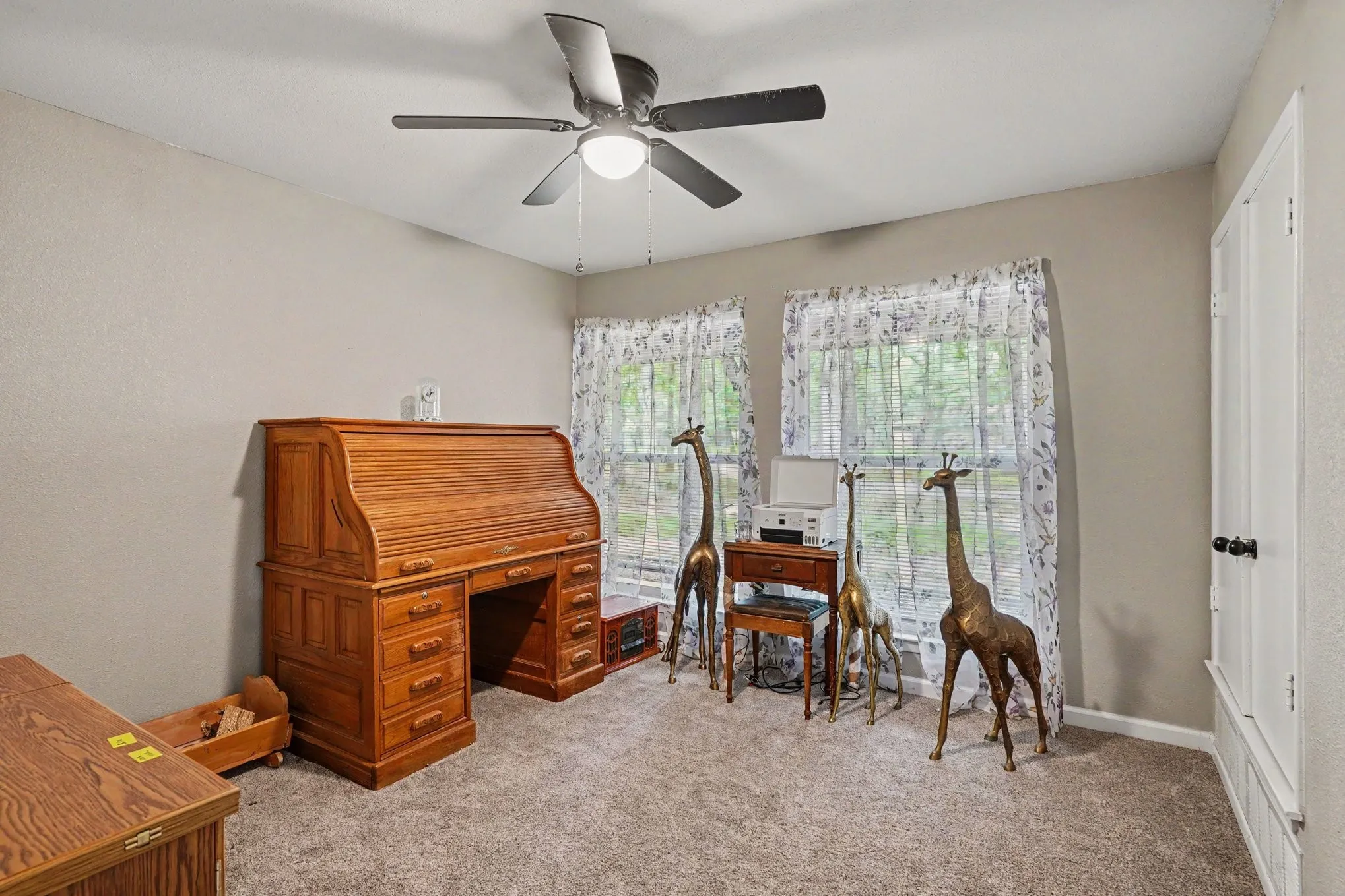 Single Family Residence For Sale in Tarrant County , 1908 Thousand Oaks Drive, Burleson, Texas 76028, 5 Bedroom, 3 Bathroom, 2 Garage spaces, 2,960 Sqft, built in 1977, mls#21282301, Real Estate Agent in Burleson, Homes For Sale in Tarrant county, Homes For Sale in Burleson, Realtor in Burleson Texas, Real Estate Brokerage Independent Realty Texas, Luminita Cordes Realtor