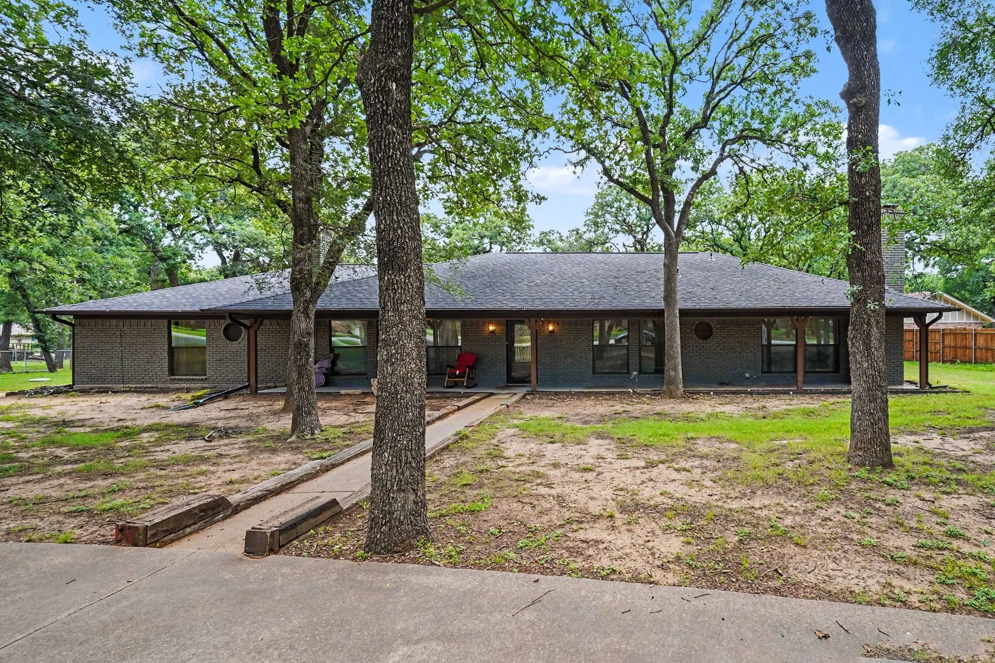 Single Family Residence For Sale in Tarrant County , 1908 Thousand Oaks Drive, Burleson, Texas 76028, 5 Bedroom, 3 Bathroom, 2 Garage spaces, 2,960 Sqft, built in 1977, mls#21282301, Real Estate Agent in Burleson, Homes For Sale in Tarrant county, Homes For Sale in Burleson, Realtor in Burleson Texas, Real Estate Brokerage Independent Realty Texas, Luminita Cordes Realtor