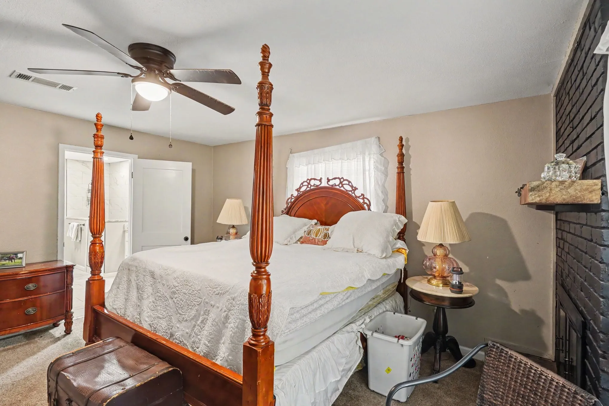 Single Family Residence For Sale in Tarrant County , 1908 Thousand Oaks Drive, Burleson, Texas 76028, 5 Bedroom, 3 Bathroom, 2 Garage spaces, 2,960 Sqft, built in 1977, mls#21282301, Real Estate Agent in Burleson, Homes For Sale in Tarrant county, Homes For Sale in Burleson, Realtor in Burleson Texas, Real Estate Brokerage Independent Realty Texas, Luminita Cordes Realtor